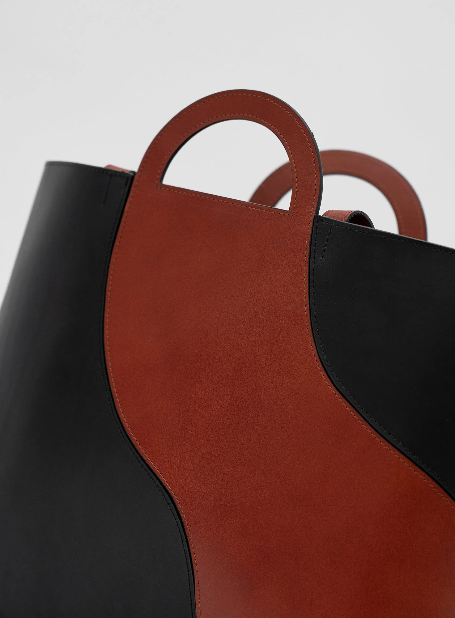Container Bag Leah Black Brown