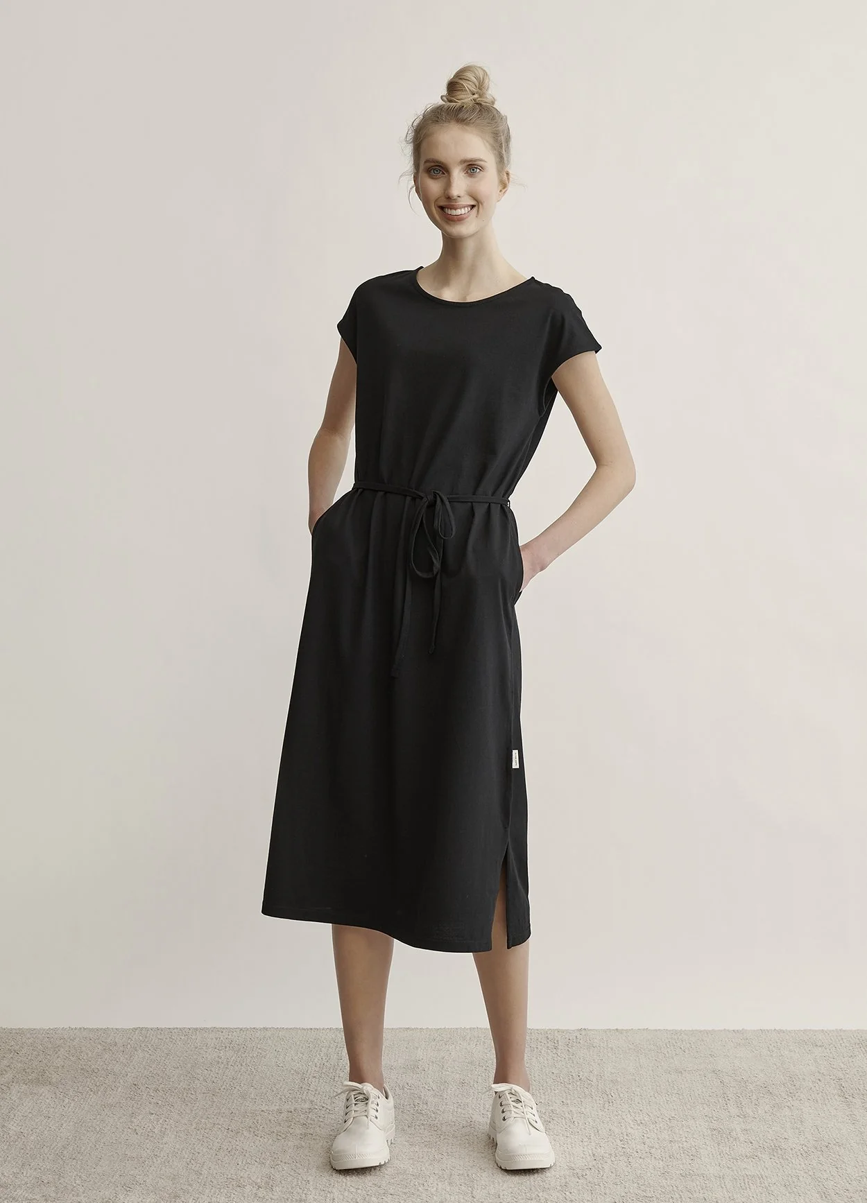 Loimi Dress Black