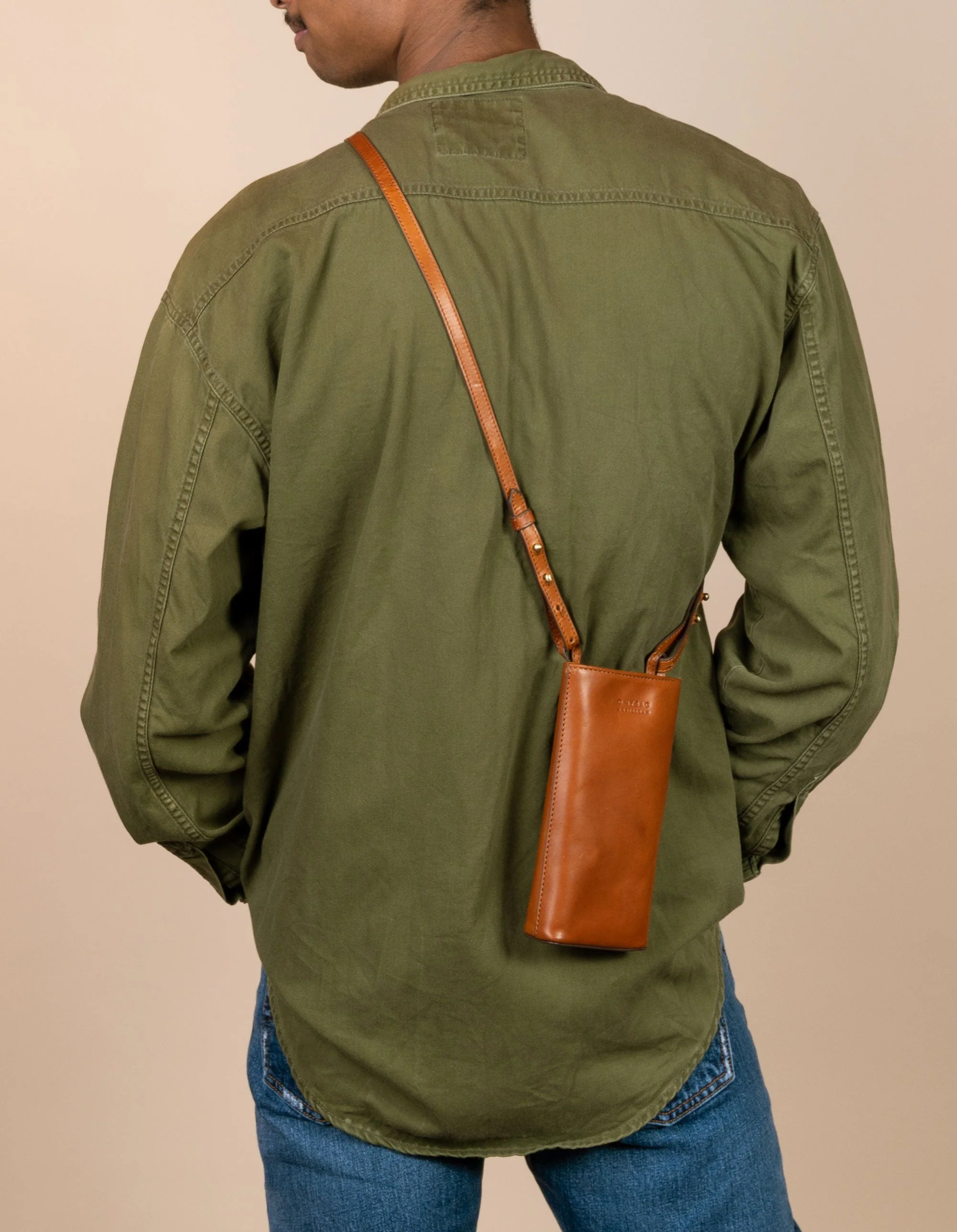 Charlie Phone Bag Classic Leather Cognac