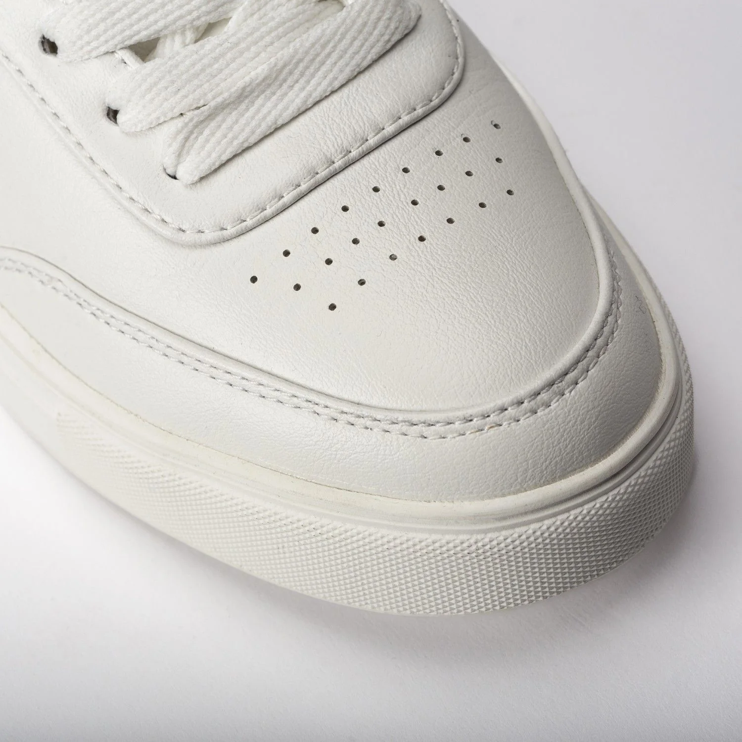 Pole Vegan Lace-up Basic Sneakers White