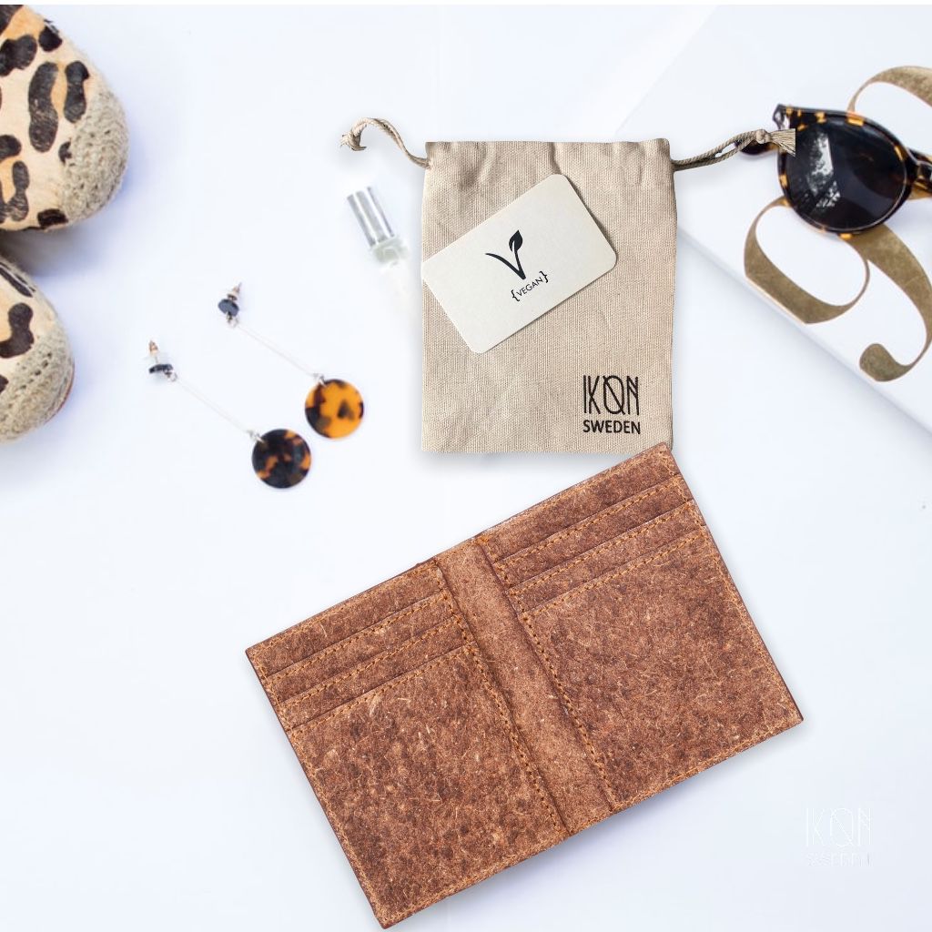 Coconut Leather BiFold Card Holder Cutch Brown