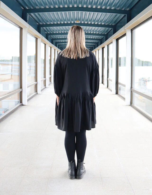 Flirty Dress Puff-Sleeve Black