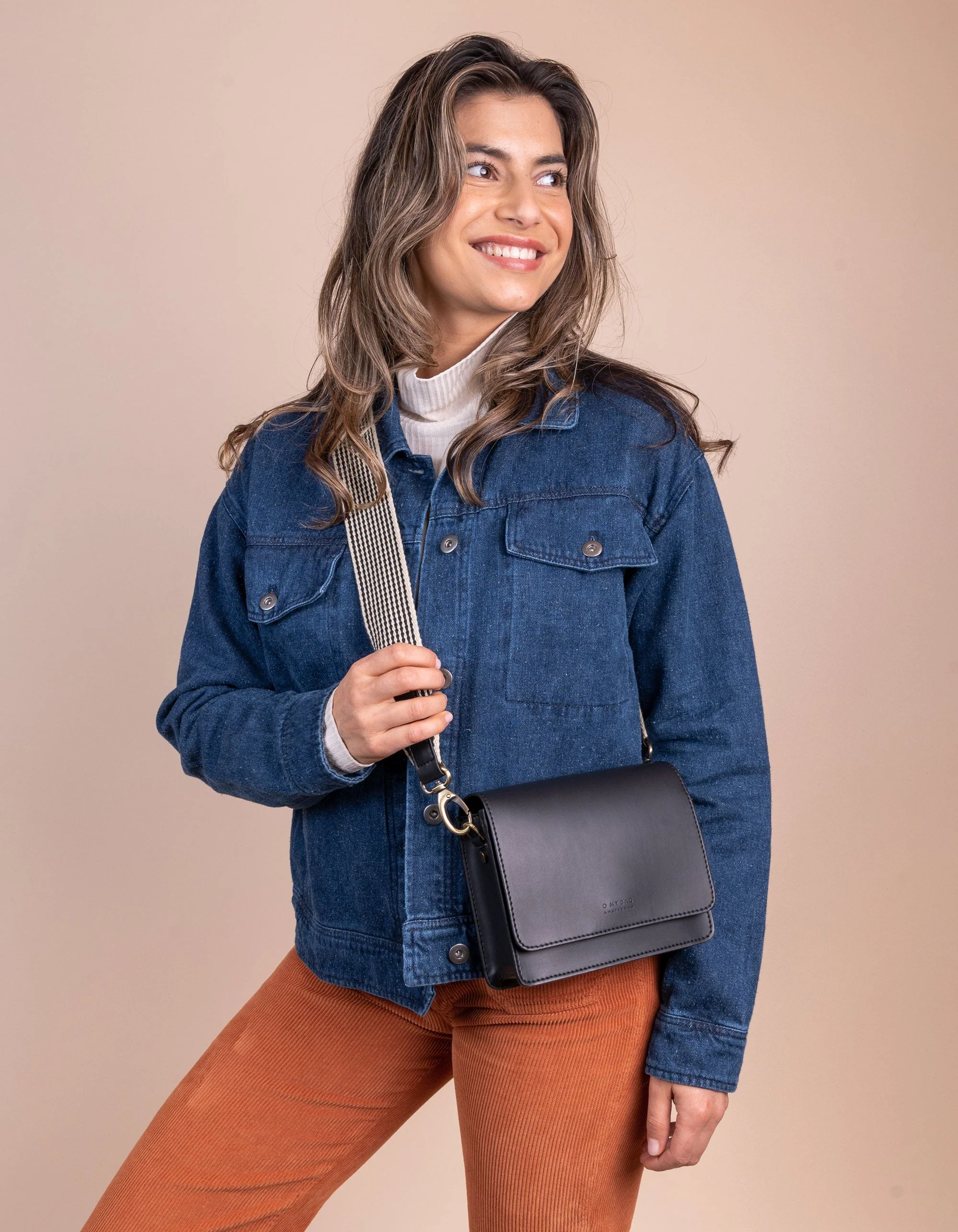 Audrey Mini Black Apple Leather