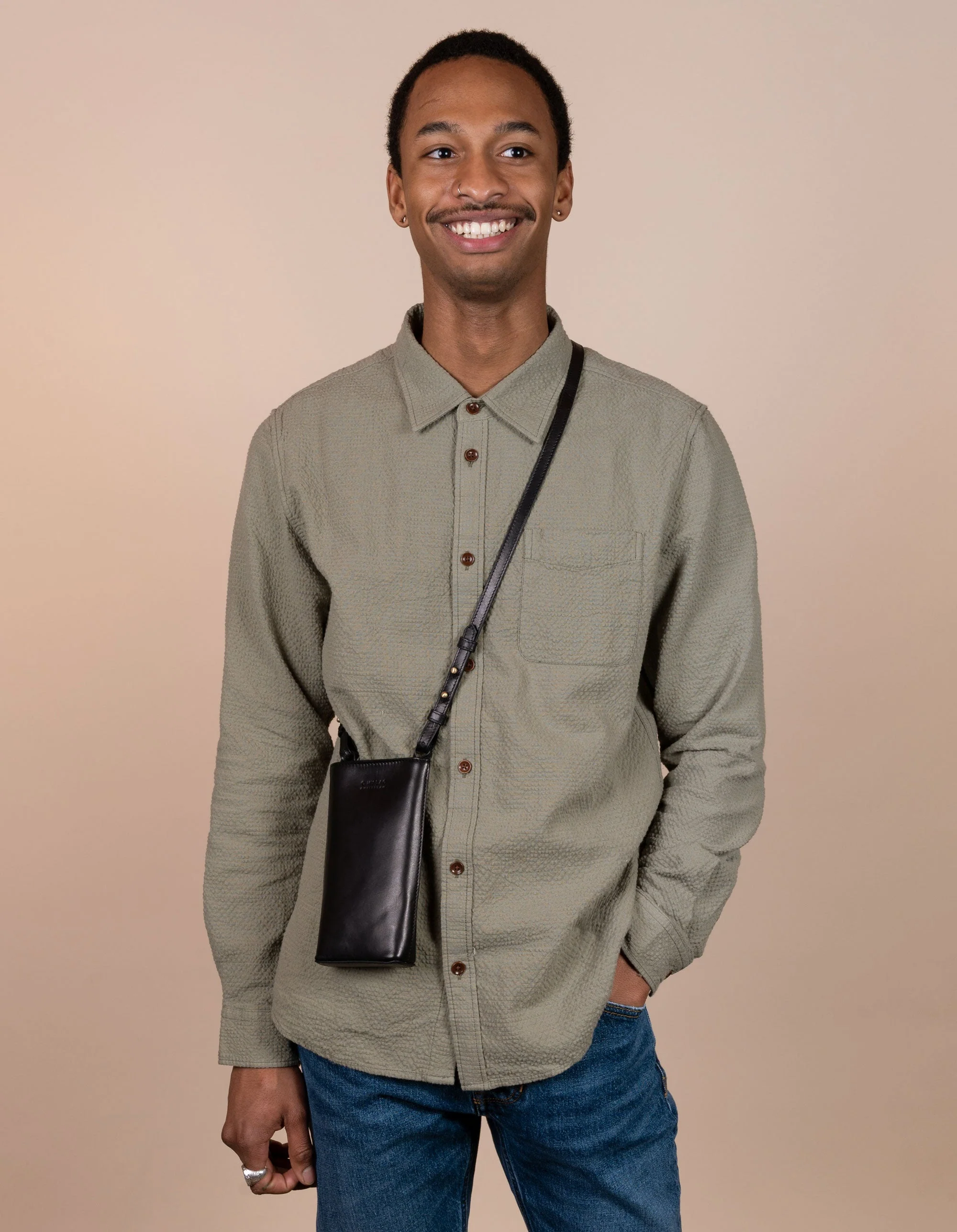 Charlie Phone Bag Classic Leather Black