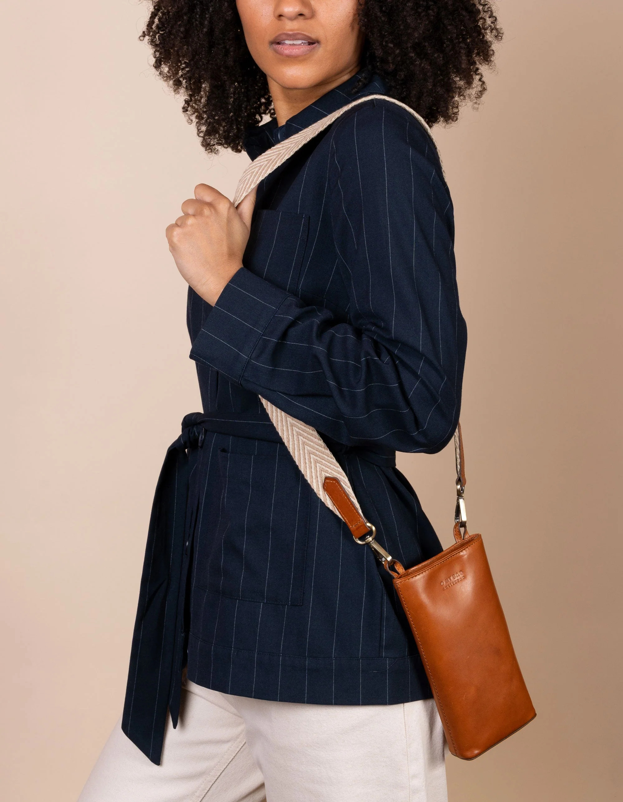 Charlie Phone Bag Classic Leather Cognac