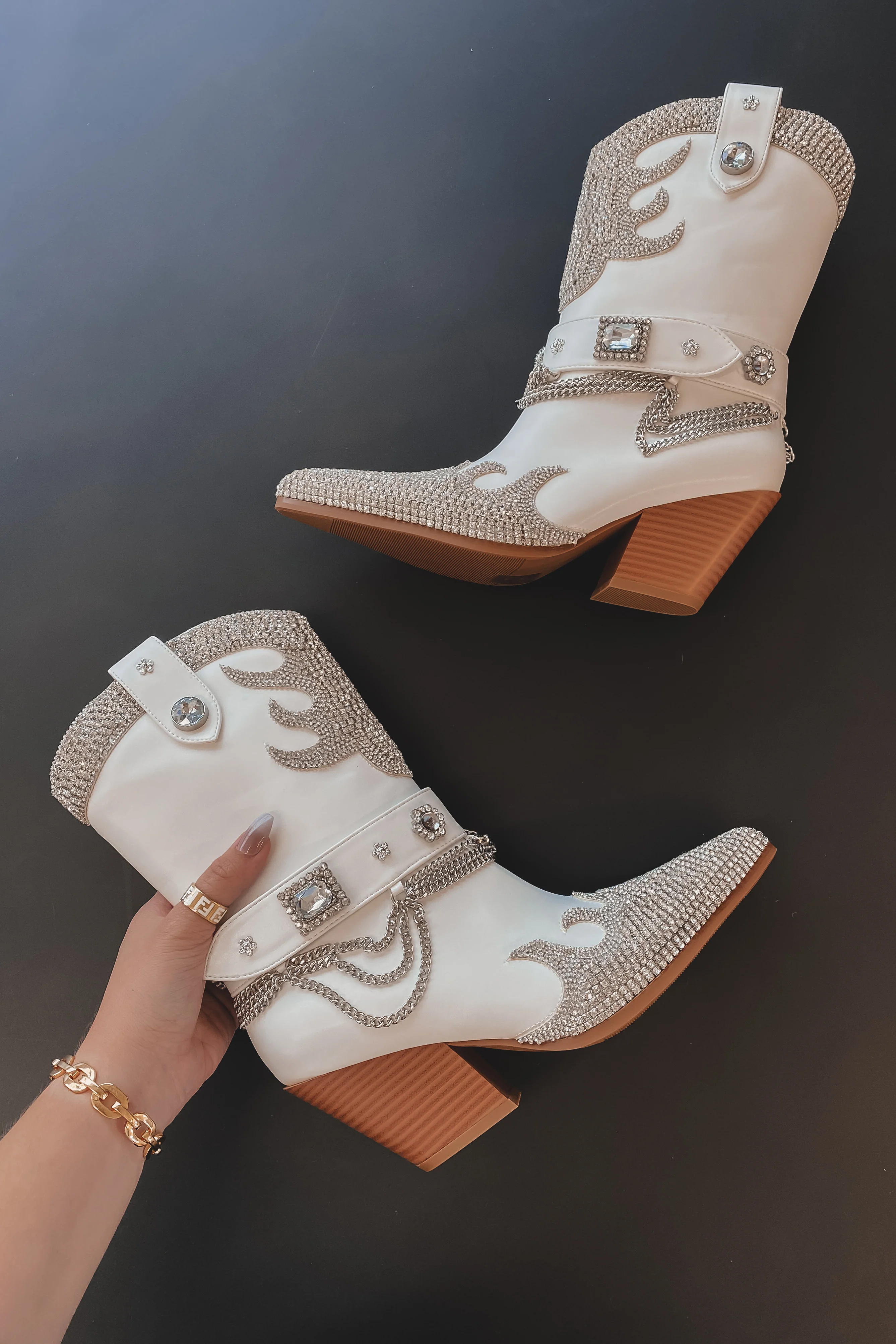 It’s Giving Turning Heads White Rhinestones Western Booties