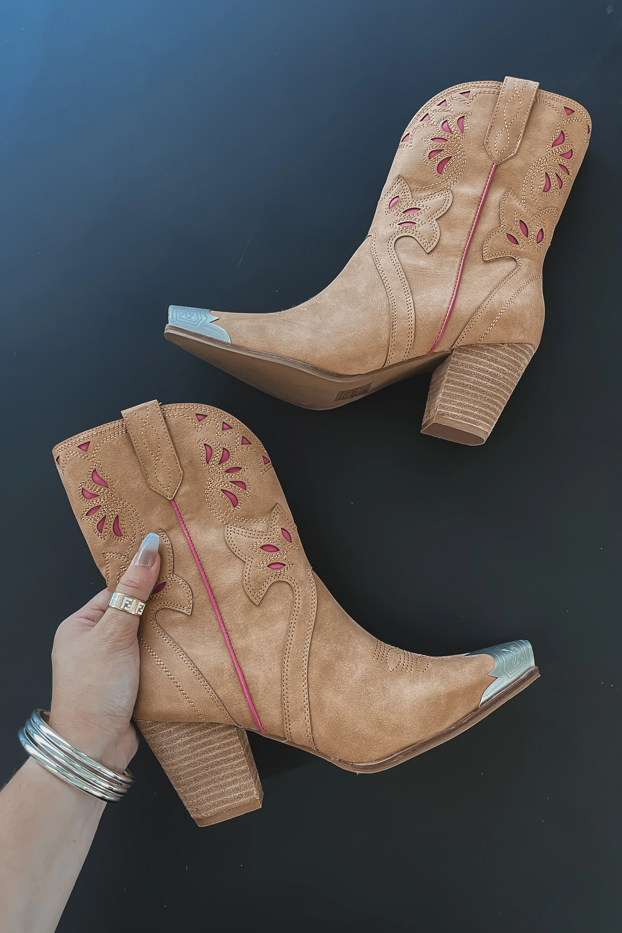 Ways Of The West Silver Pointed Toe Western Boot