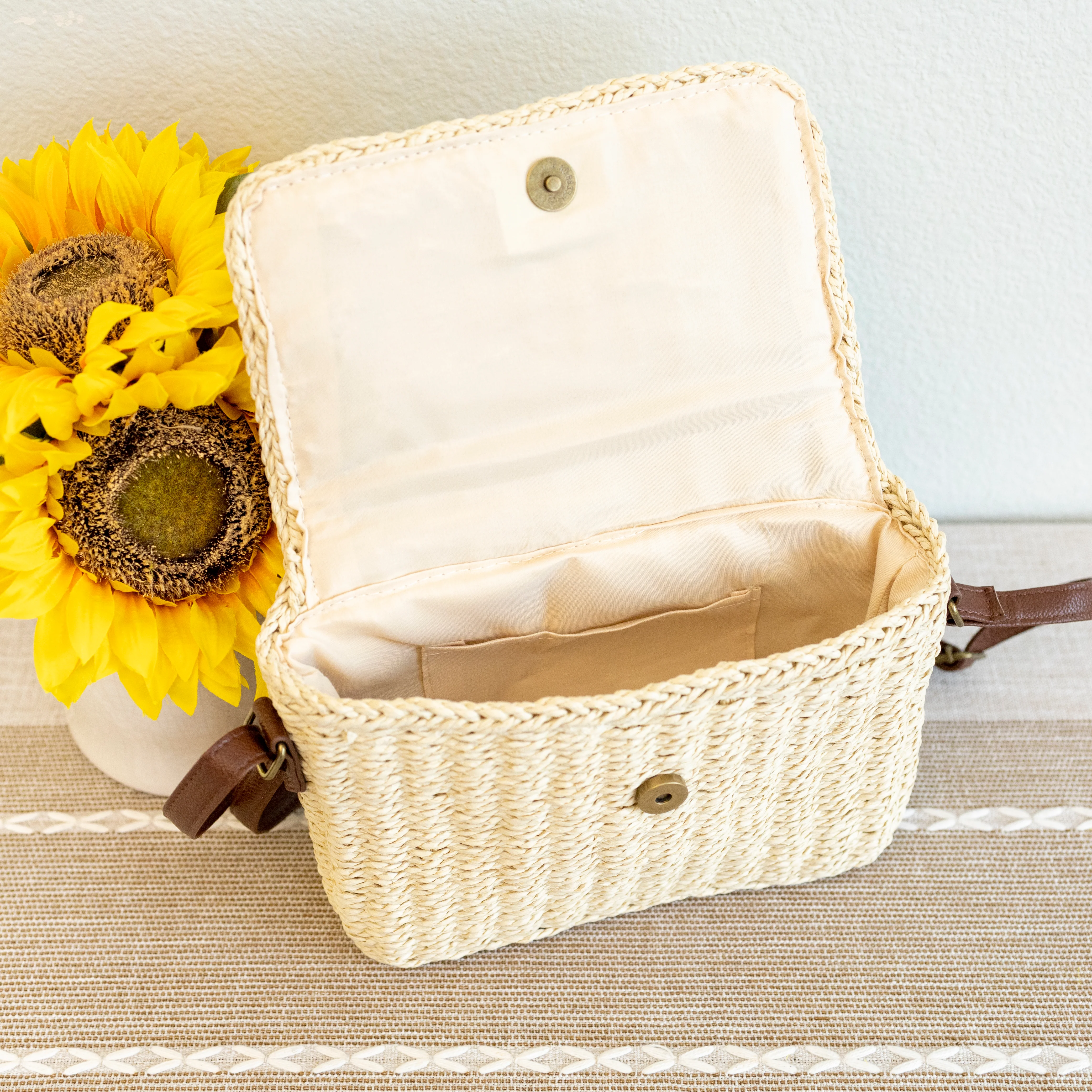 Handbags Straw Woven Messenger Bag with Flap