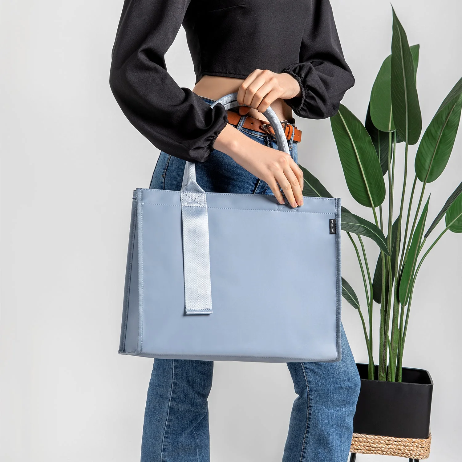 Estela Air Tote Bag