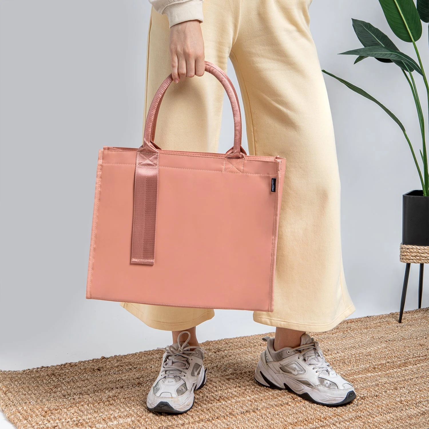 Estela Air Tote Bag