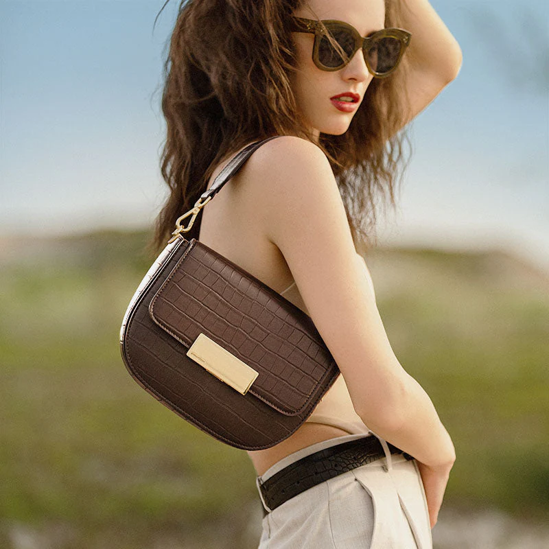 Gaia Crossbody Saddle Bag