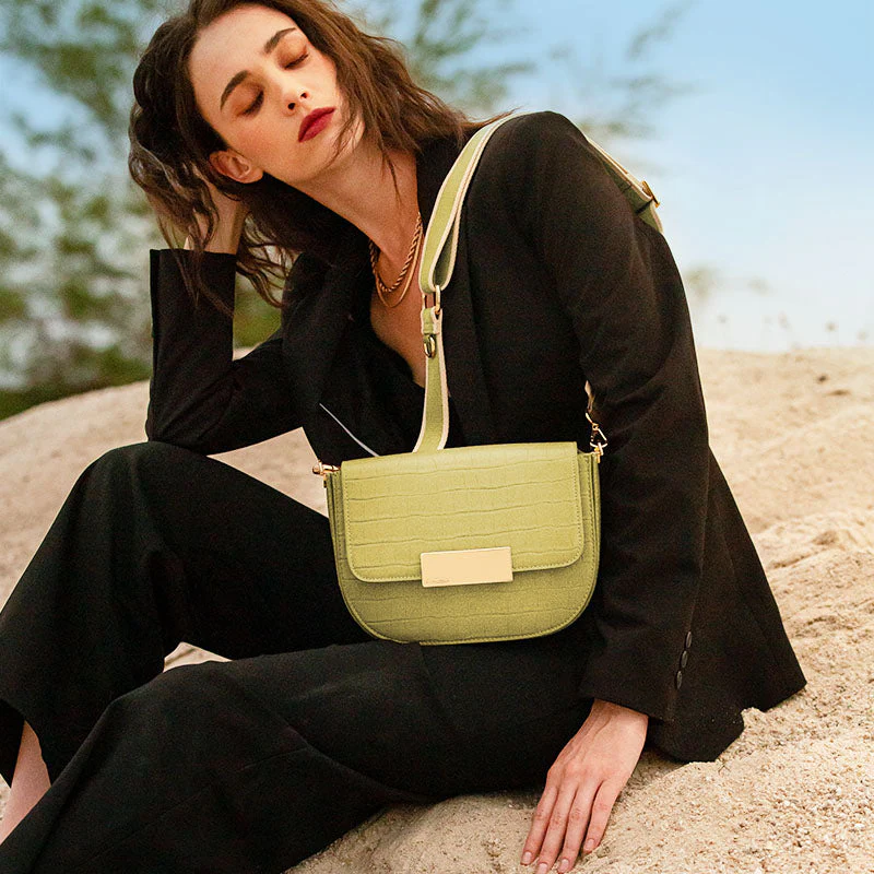 Gaia Crossbody Saddle Bag