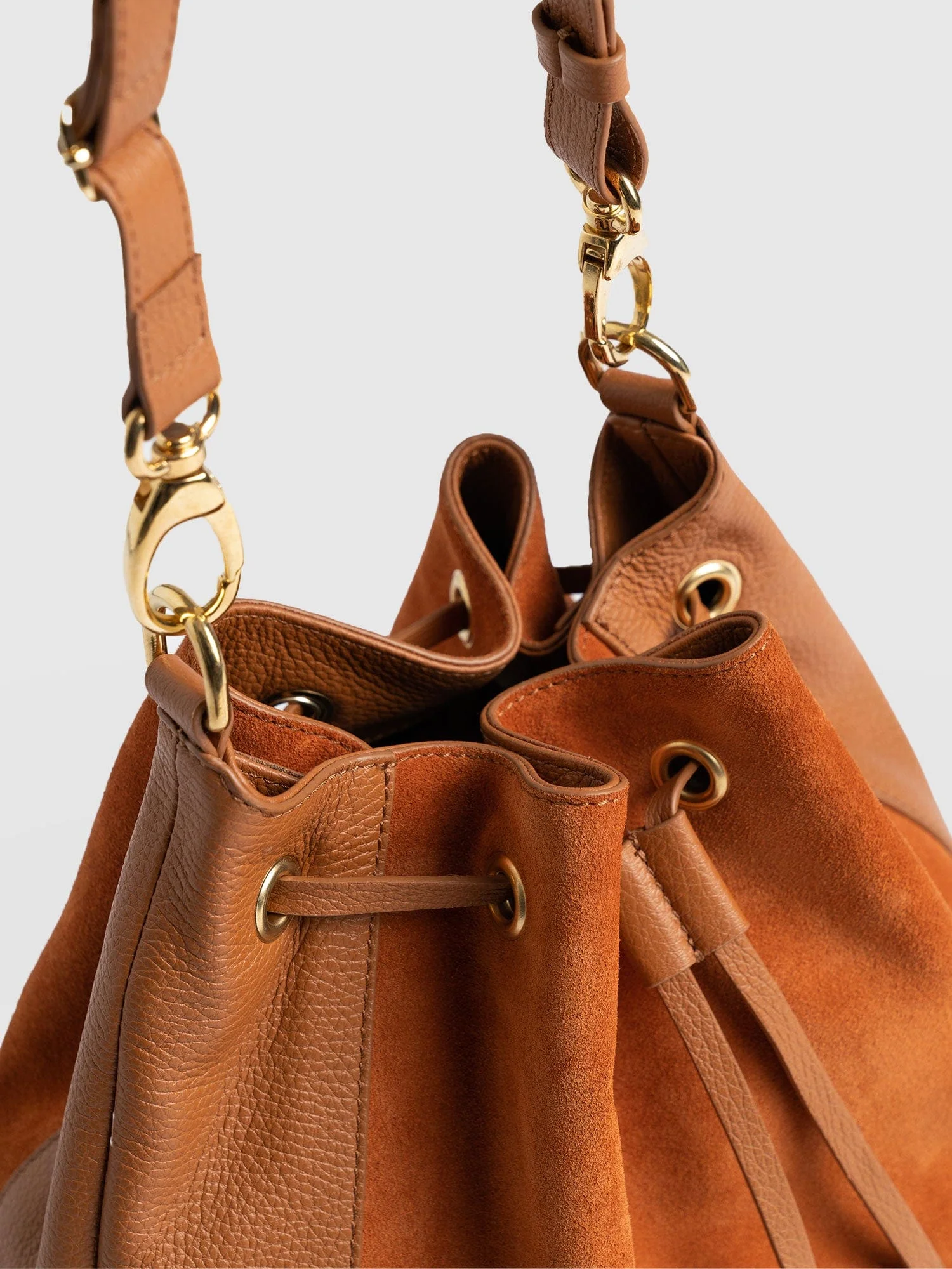 Bucket Bag - Brown Suede Pebble