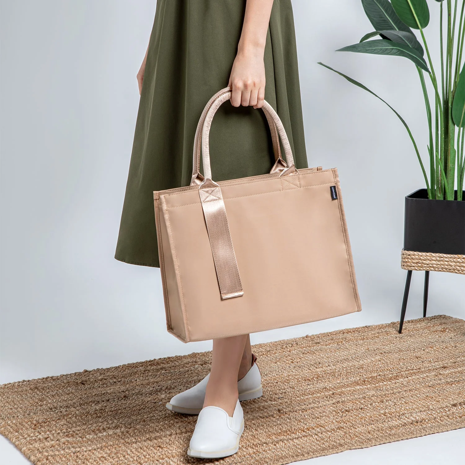 Estela Air Tote Bag
