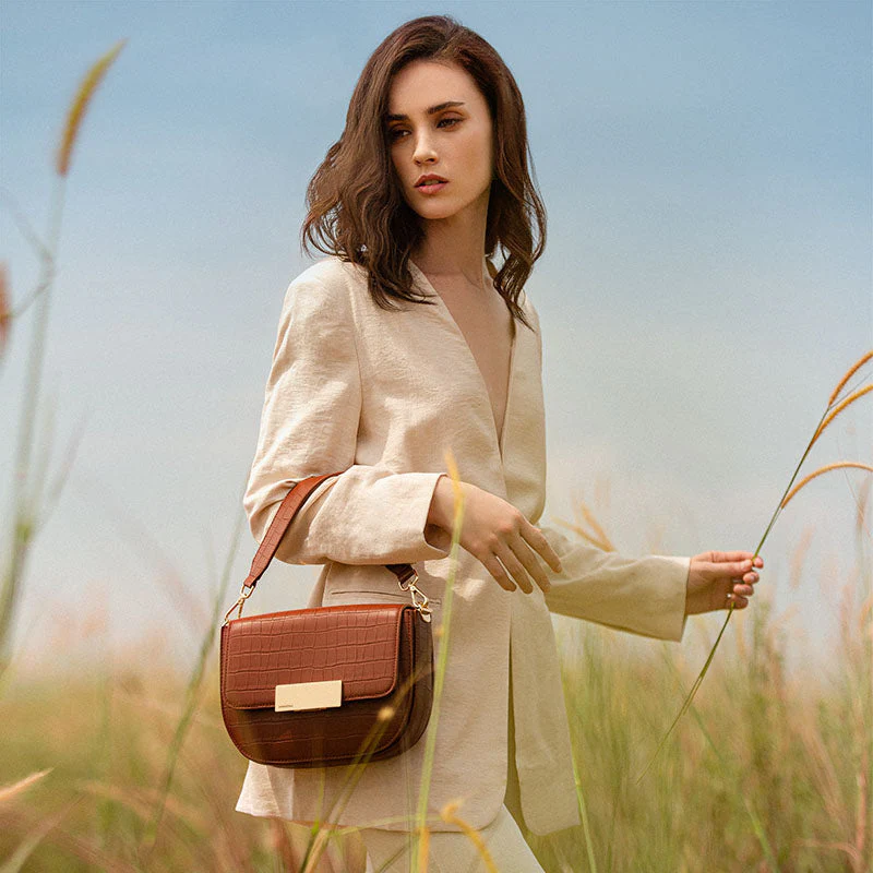 Gaia Crossbody Saddle Bag