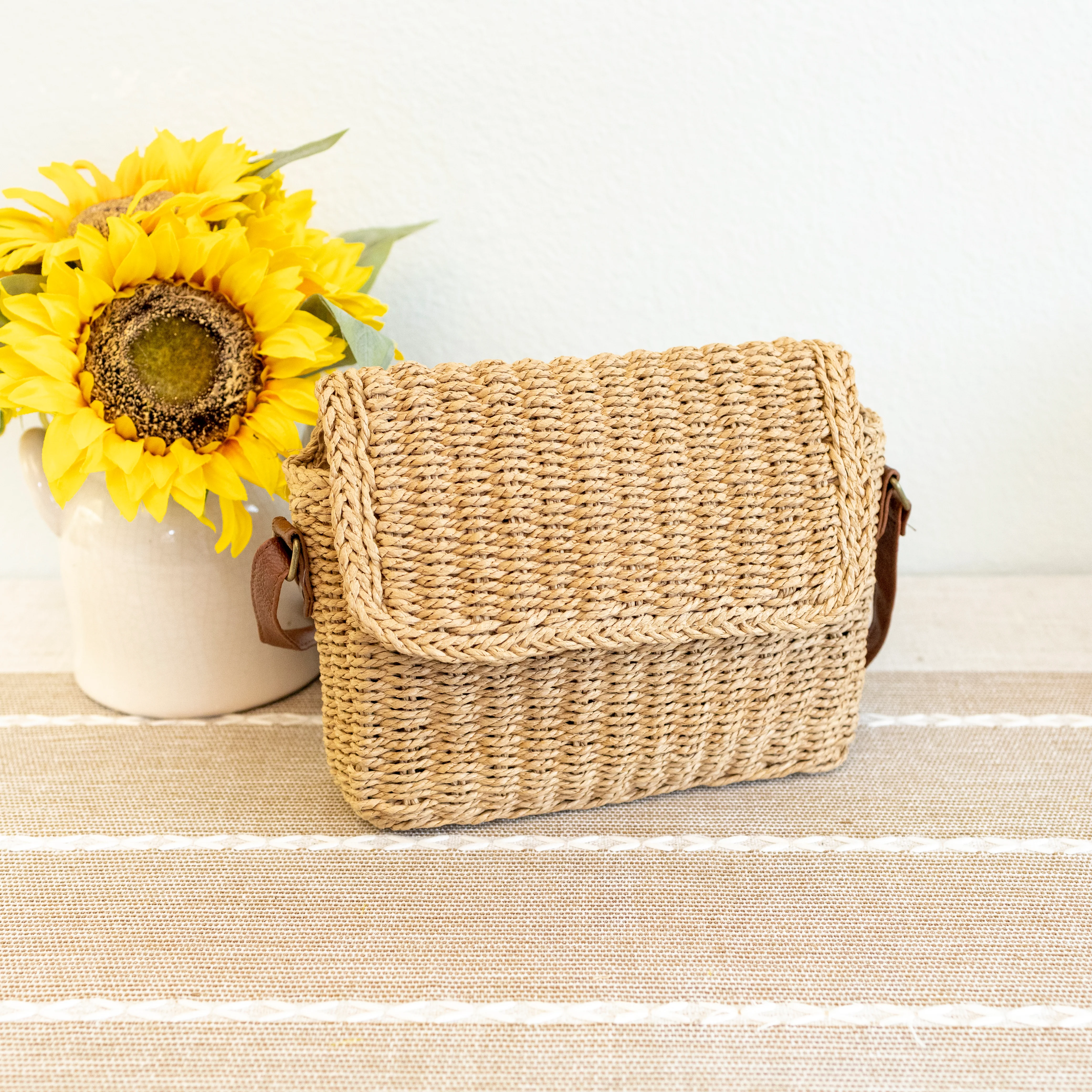 Handbags Straw Woven Messenger Bag with Flap