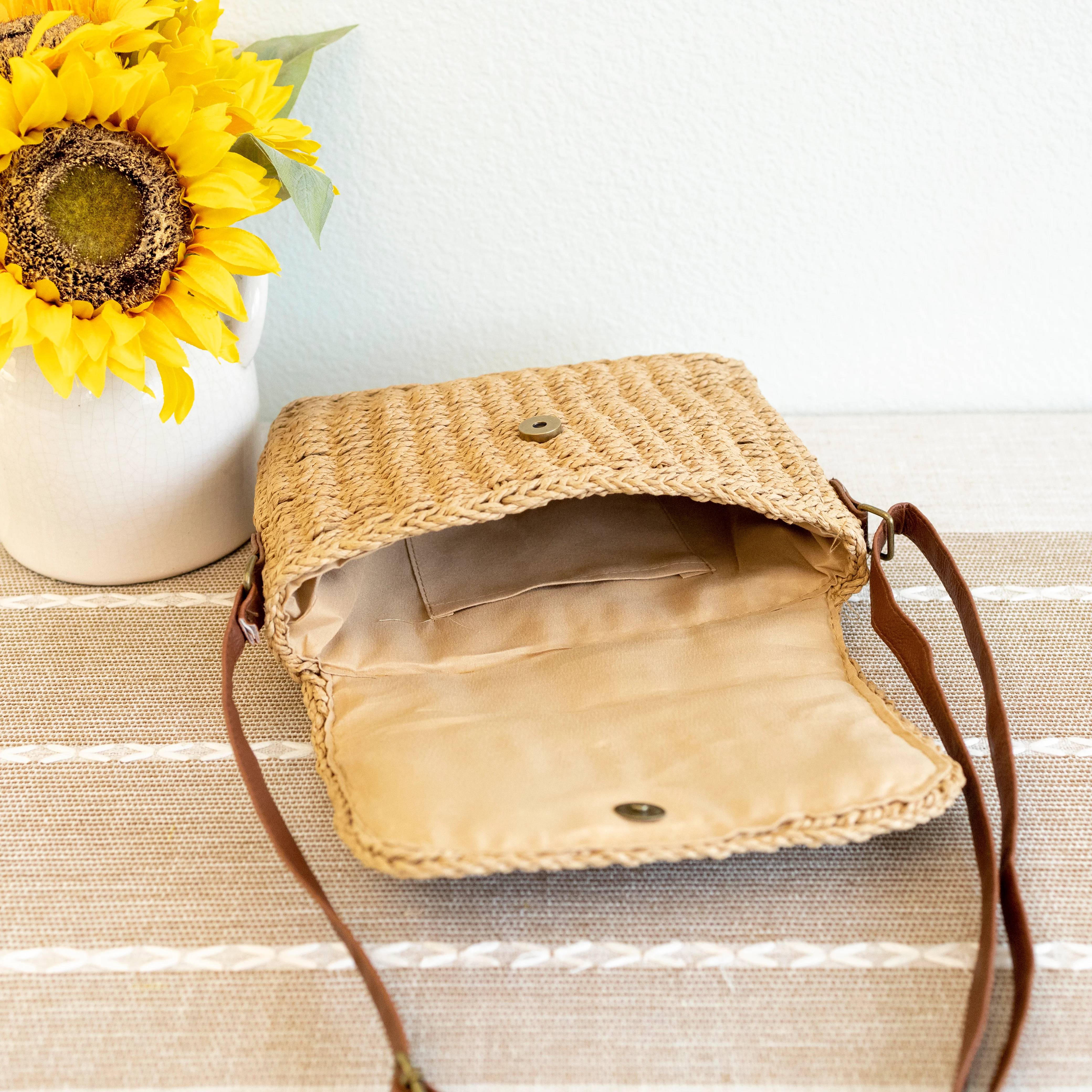 Handbags Straw Woven Messenger Bag with Flap