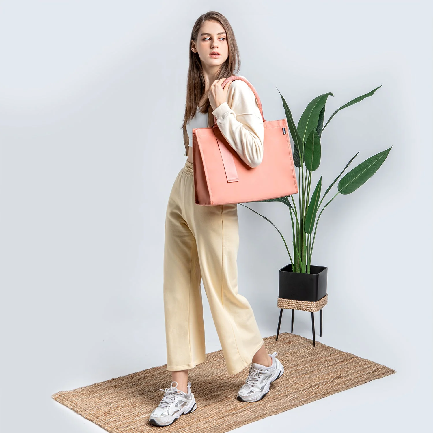 Estela Air Tote Bag