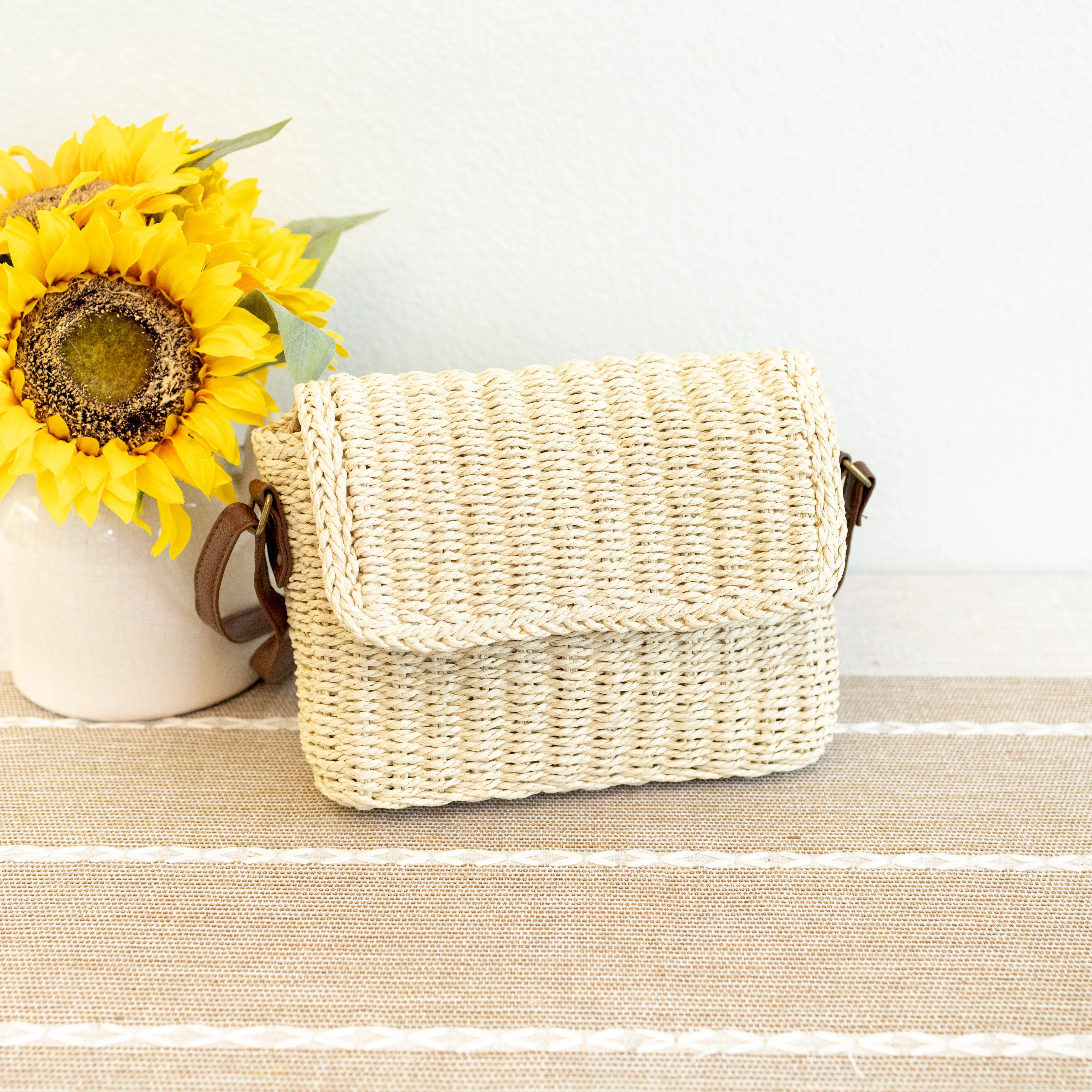 Handbags Straw Woven Messenger Bag with Flap