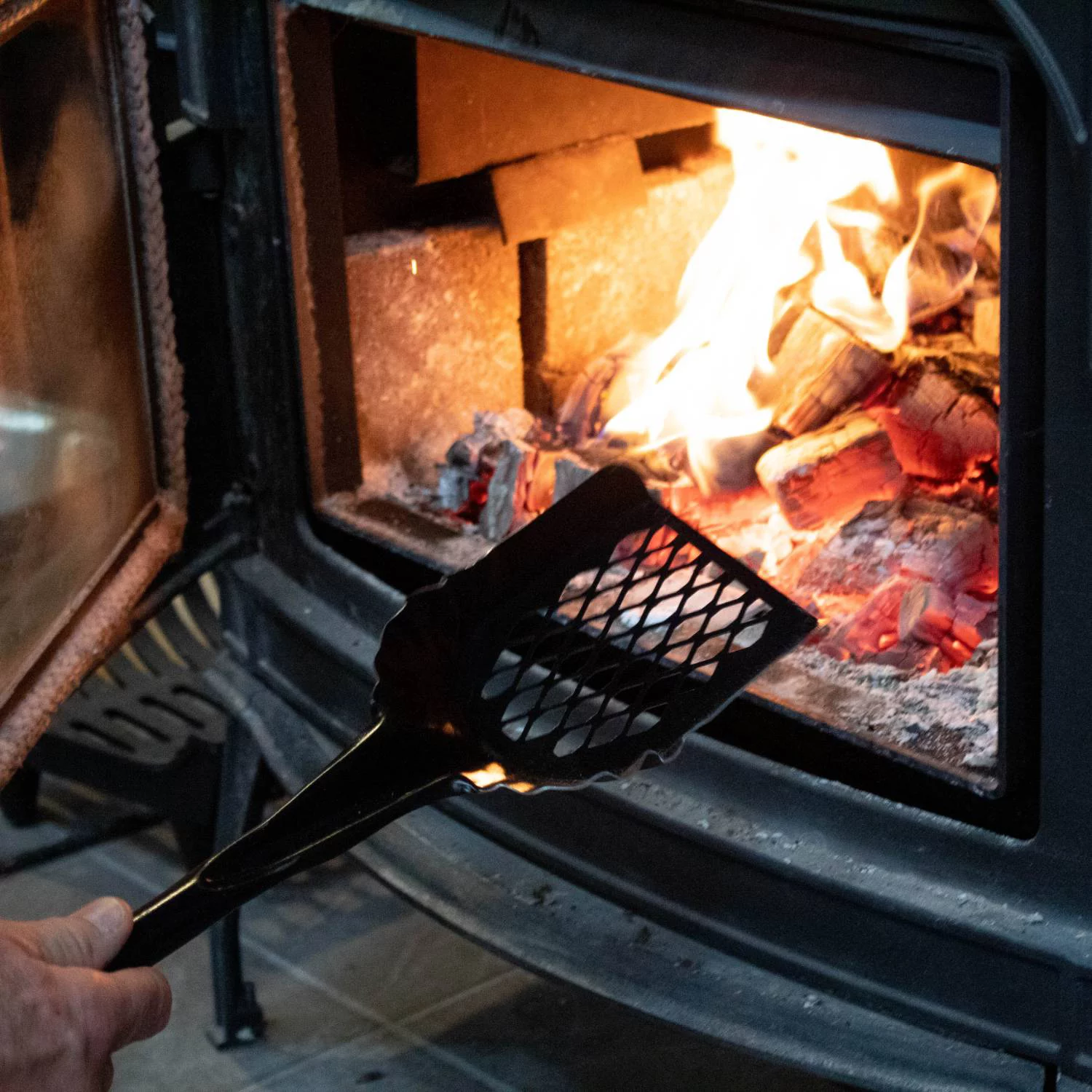 Endless Embers KoalKeeper Fireplace Shovel, Ash Sifting Ember Recovery Tool, Black Powder-Coated Steel, 18 in