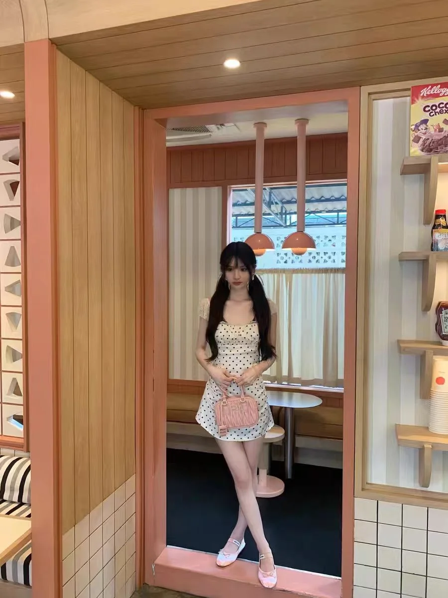 5303079 Lawn Guard Multi Use Battery Powered Spot Sprayer For Small Scale Pest Control, 4 Gallon Polymer Tank, 0.2 GPM Diaphragm Pump Hand Gun, Charger & 1 Lb Sprayer Tank Cleaner