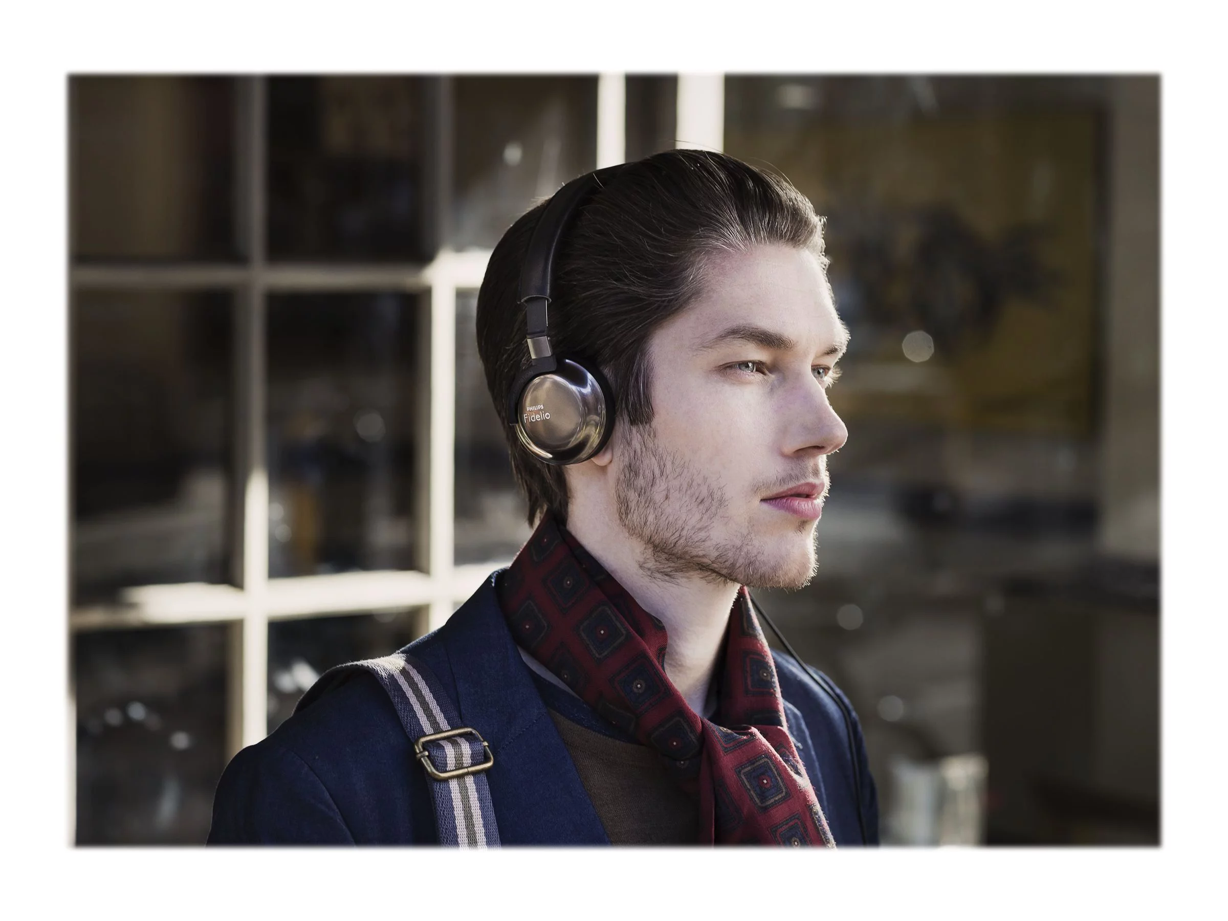 Philips Fidelio F1 - Headphones with mic - on-ear - wired - 3.5 mm jack - noise isolating - black