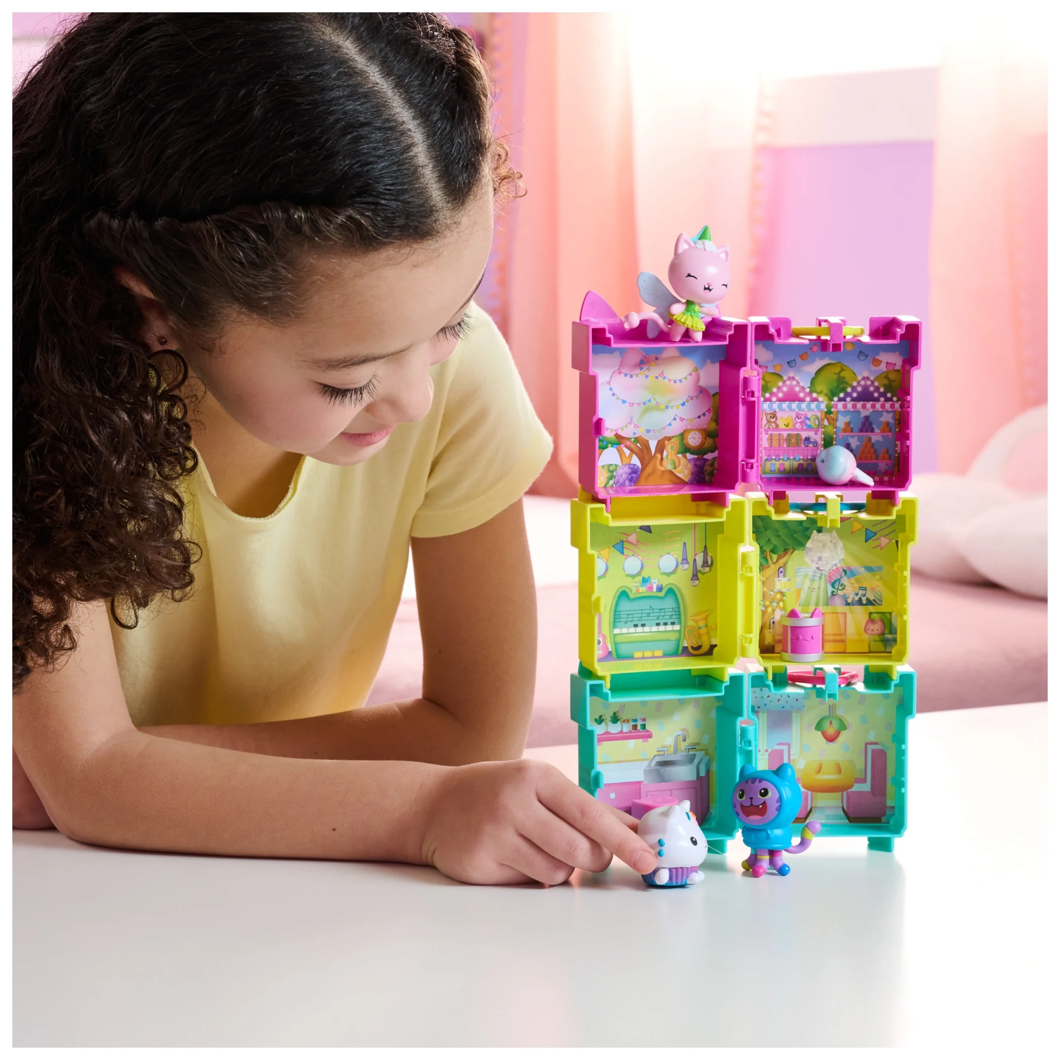 Gabby’s Dollhouse Clip-On Playset with Kitty Fairy Toy Figure and Dollhouse Accessories, Kids Toys for Ages 3 and Up