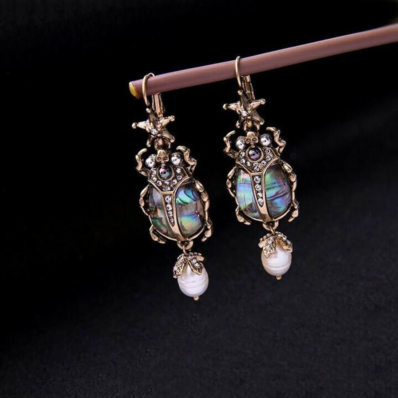 Retro Sparkly Pearl Beetle Earrings Female Personality Wild Pearl Earrings Unique Earring Gift