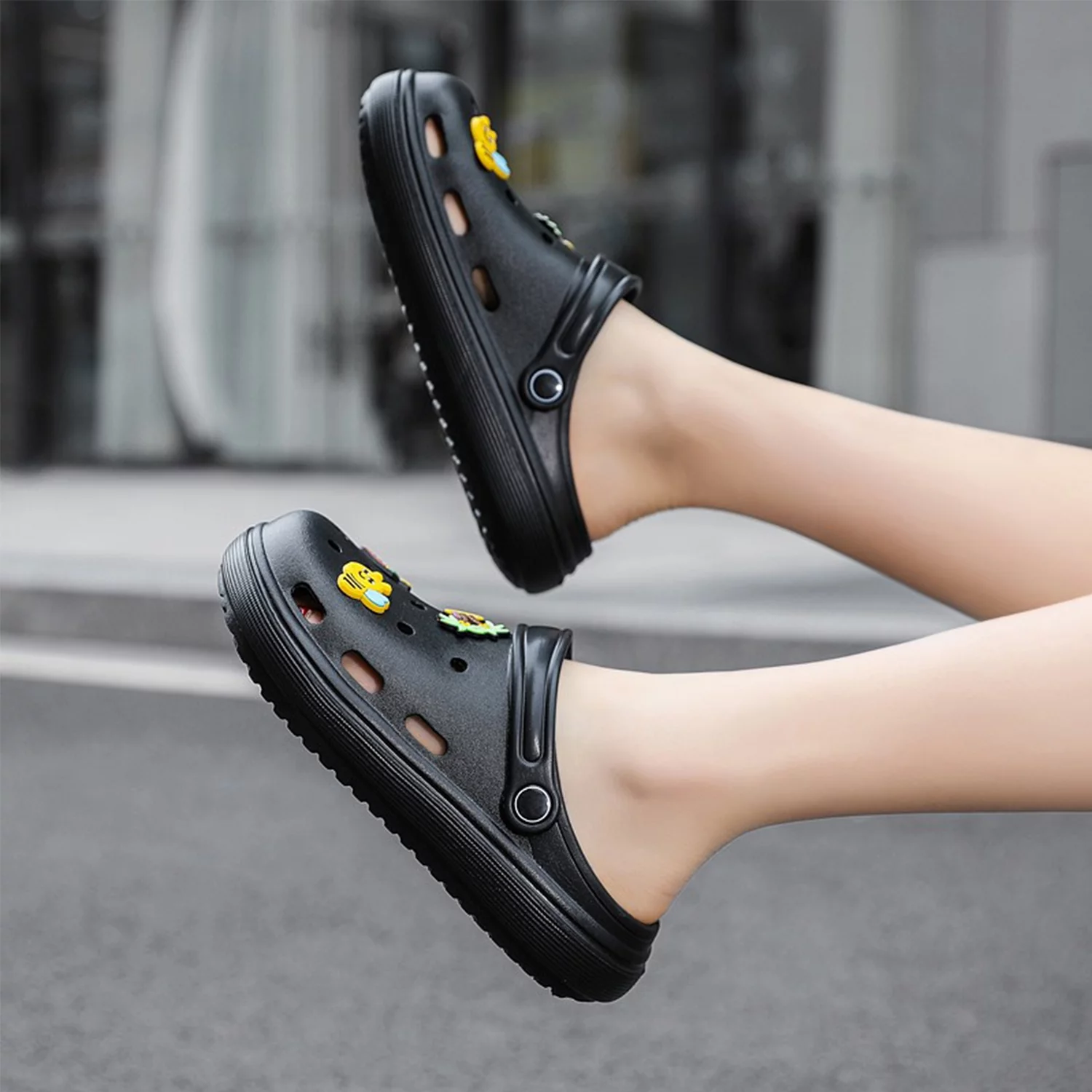 Women's Garden Clogs Shoes Ladies Breathable Non Slip Clogs Slippers Beach Sandals Clogs Mules Shoes