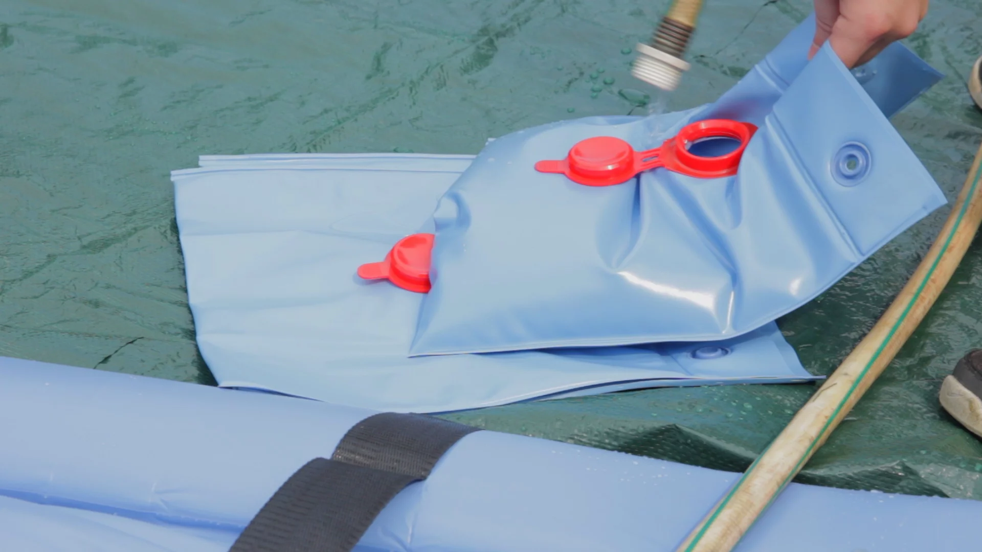 Buffalo Blizzard Blue 1' Waterwall Bag for Swimming Pools, 16-Gauge, 4-Pack