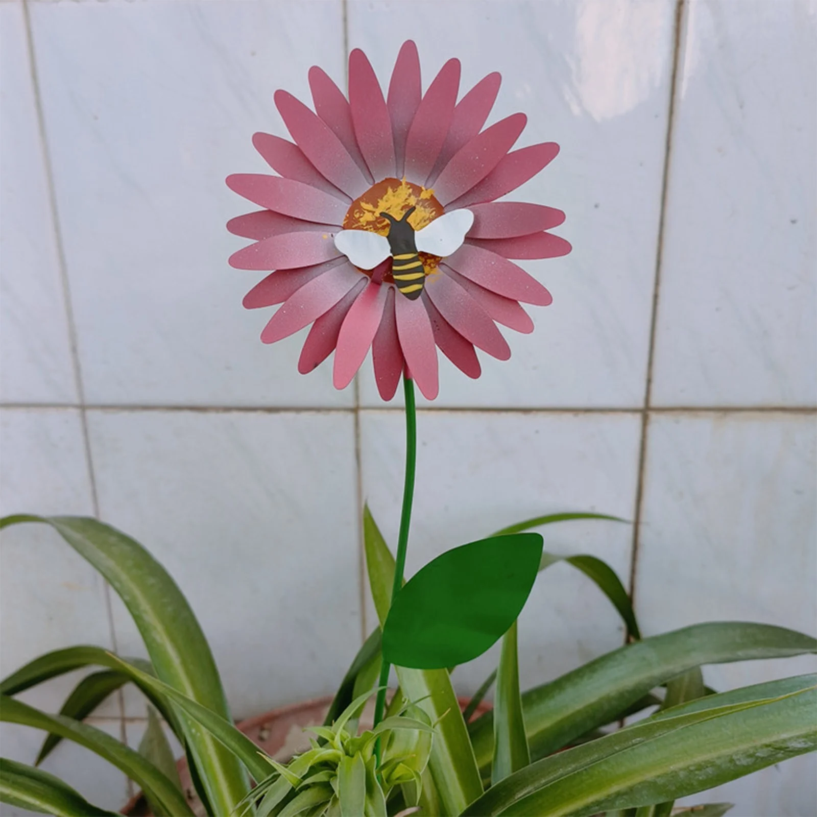 Bee Festival Outdoor Garden Decoration Iron Art Bee Flower Garden Lawns Flower Pot Sunflower Decoration