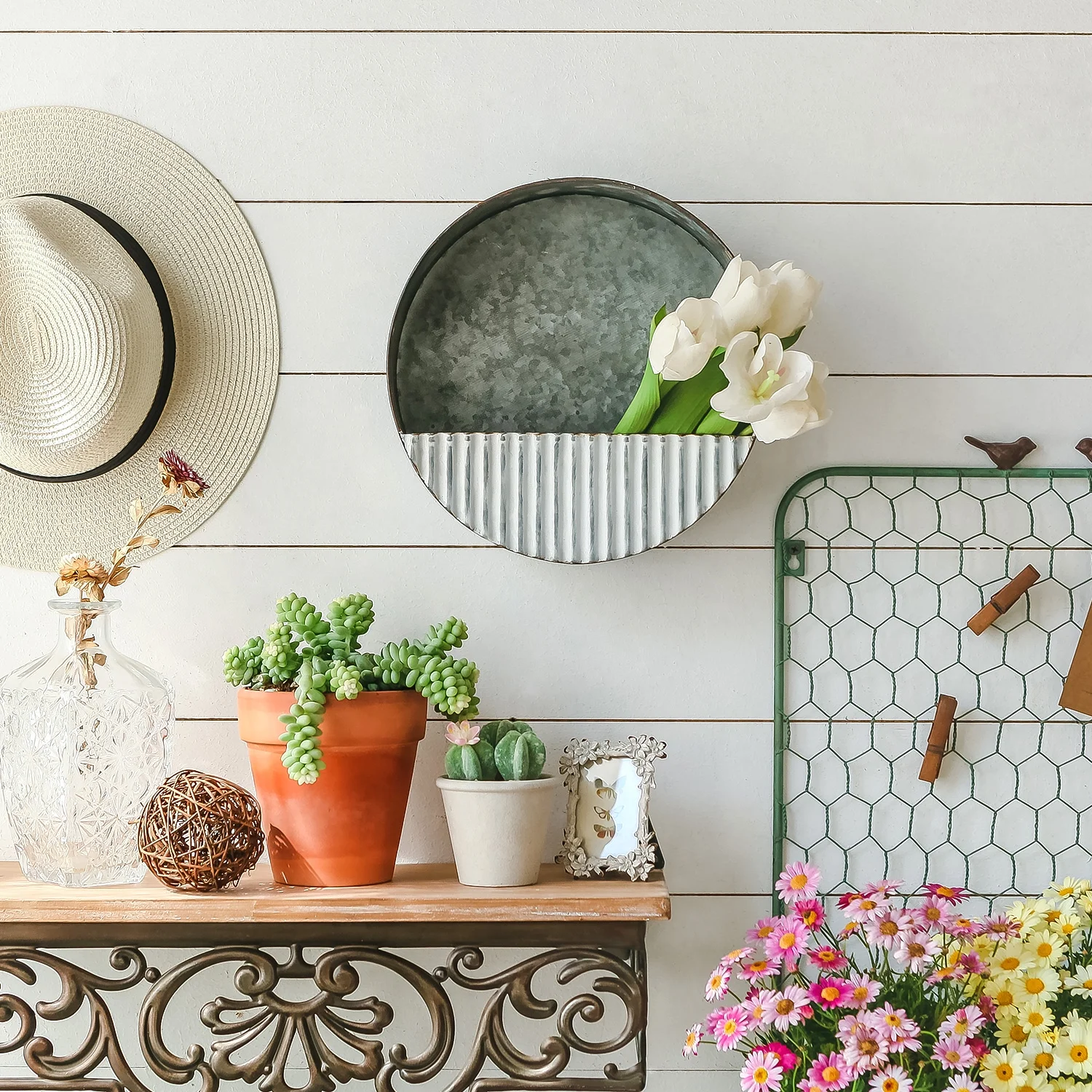 Original Barn Hanging Planter Rustic Galvanized Metal Hanging Wall Planter Round Flower Pot for Home Balcony Patio - 10.24