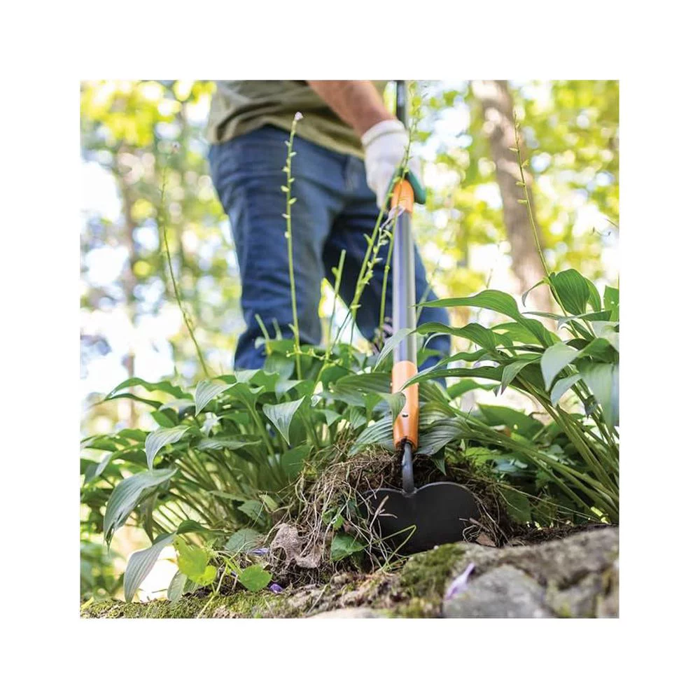 Fiskars Garden Hoe, Fiberglass Handle with Powder-Coated Steel Hoe