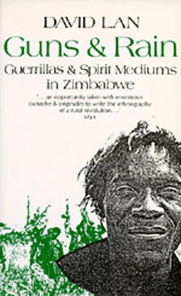 Pre-Owned Guns and Rain : Guerillas and Spirit Mediums in Zimbabwe 9780520055896 Used