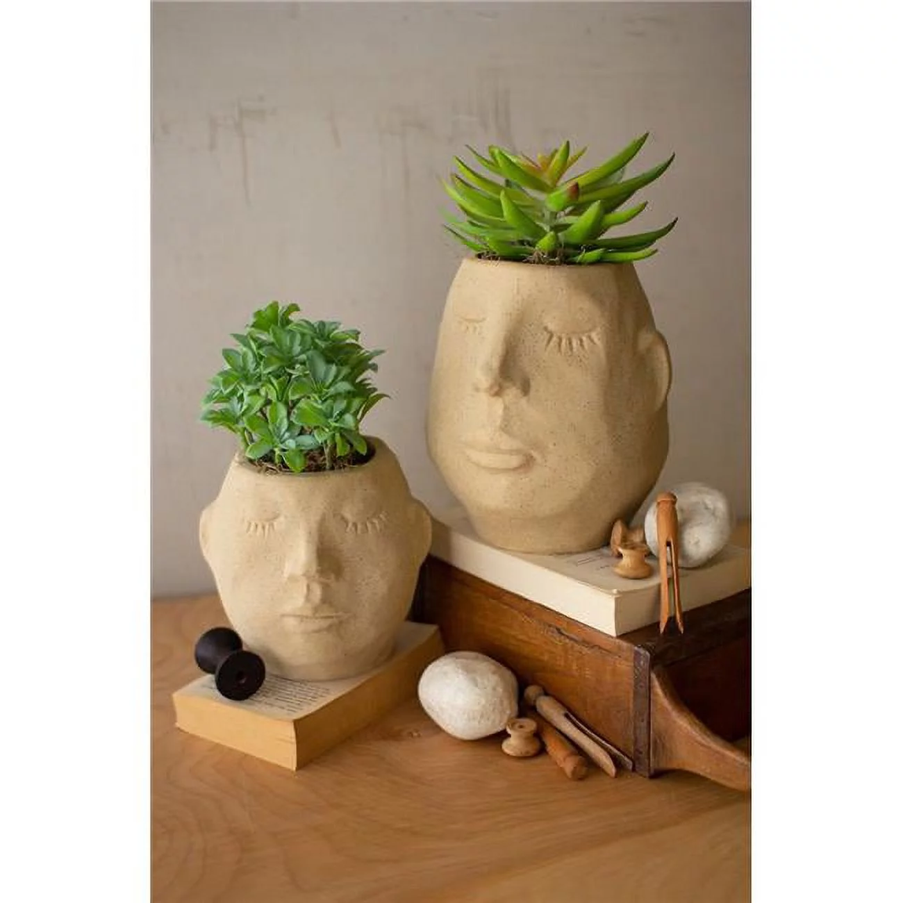 Kalalou CDV2034 7 x 8 in. Ceramic Face Planters - Set of 2