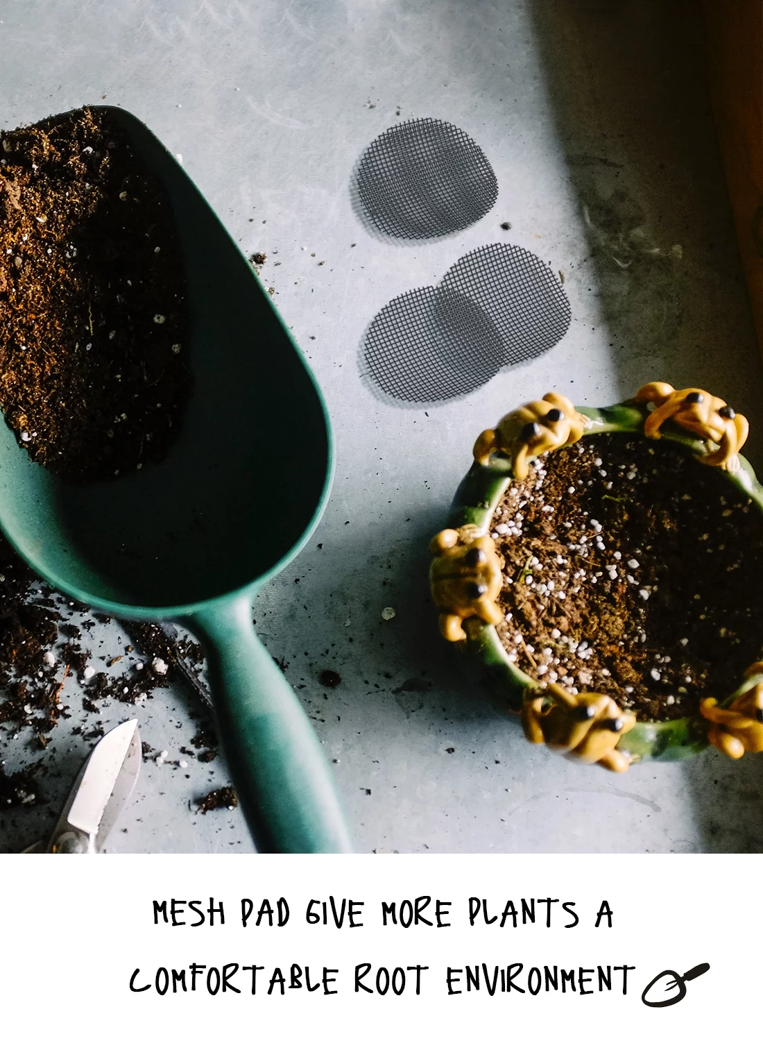 LE TAUCI 100 Pack Flower Pot Hole Mesh Pad, 2 Inch Plant Pot Drainage Hole Screens, Prevent Soil Loss Anti, Bonsai Pot Bottom Grid Mat Mesh