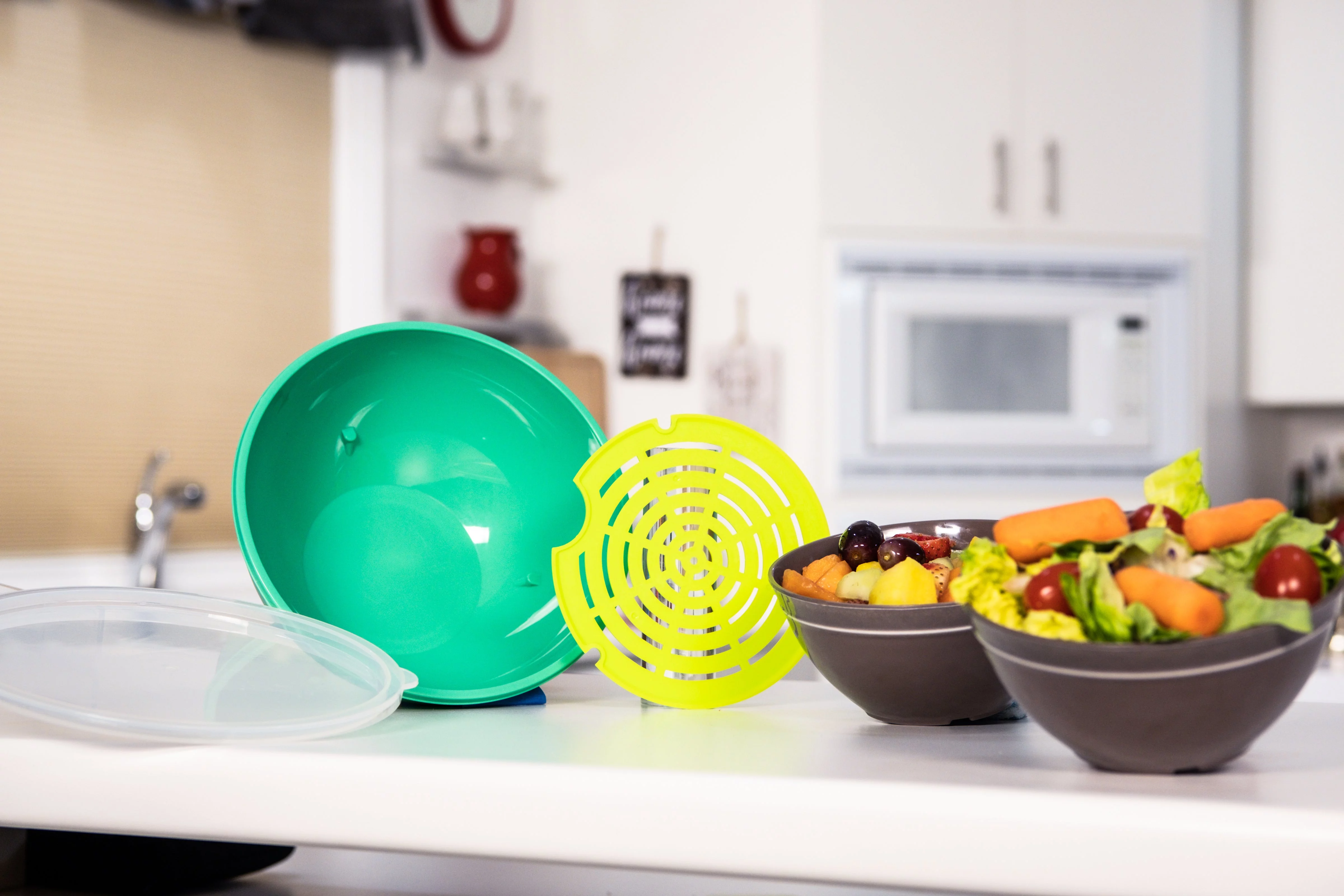 Jokari Fruit and Vegetable Salad Storage Bowl with Strainer Base and Lid