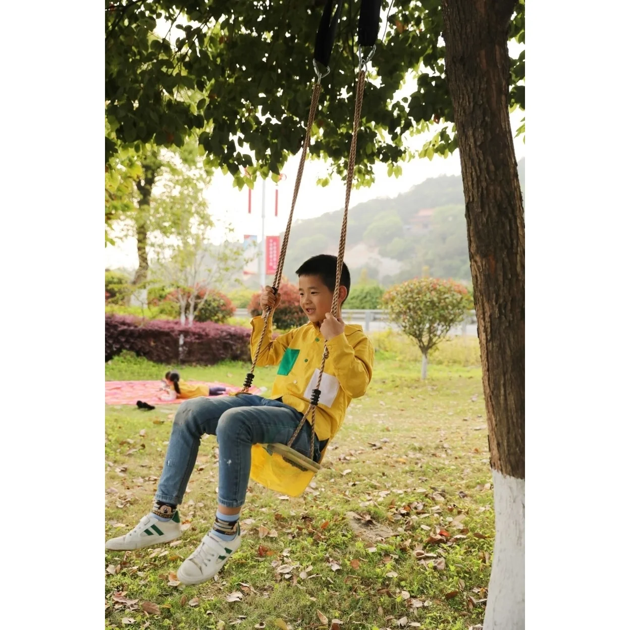 Outdoor Wooden Tree Swing with Hanging Ropes