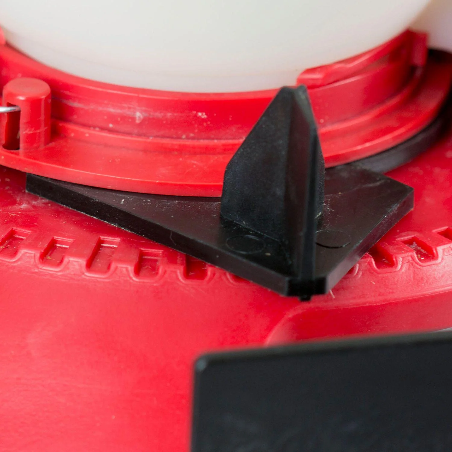 Chapin 8700A: Chest Mounted Turf Spreader with Padded Strap and Spread Control