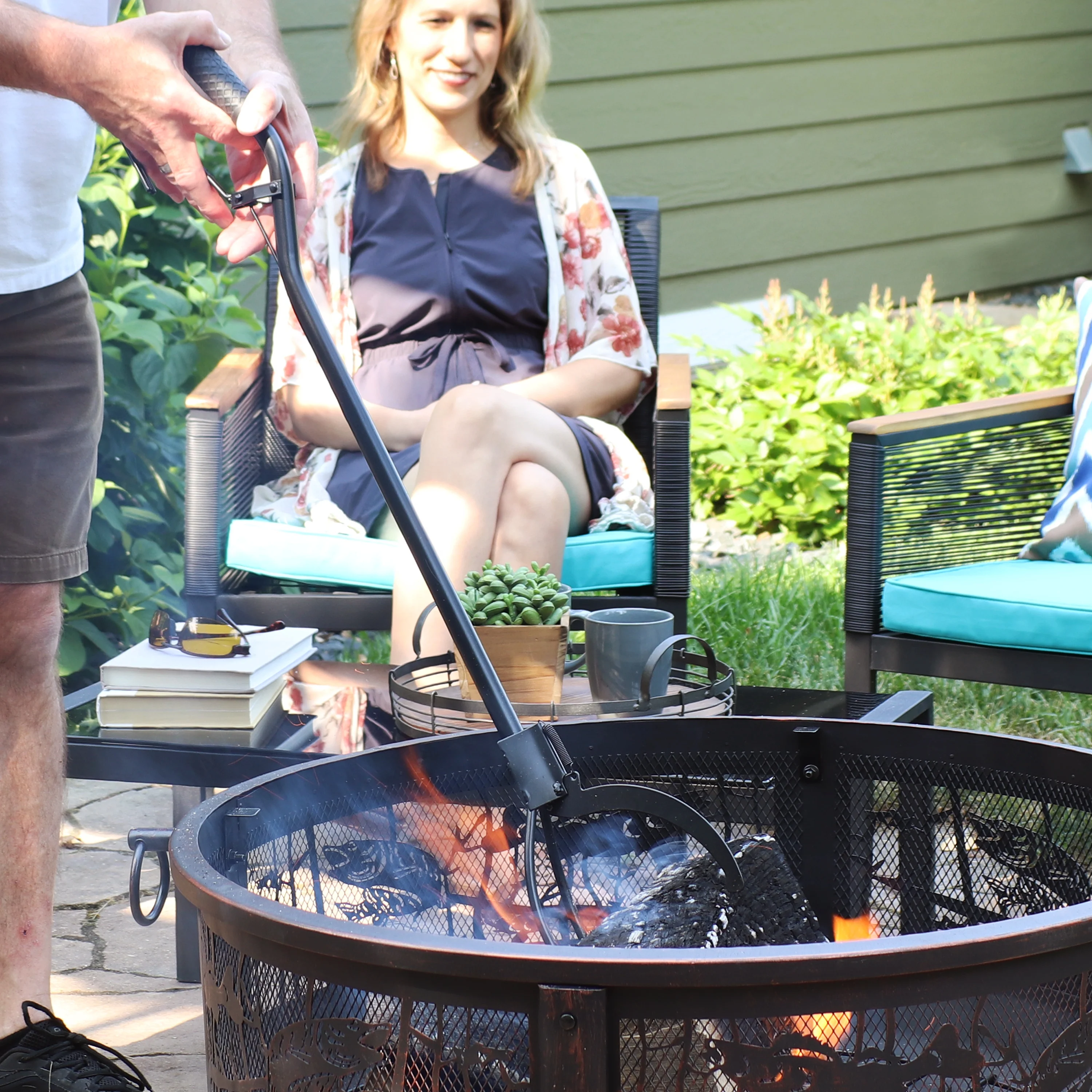 Sunnydaze Heavy-Duty Fire Pit Log Grabber with Spring-Lever Action - 36