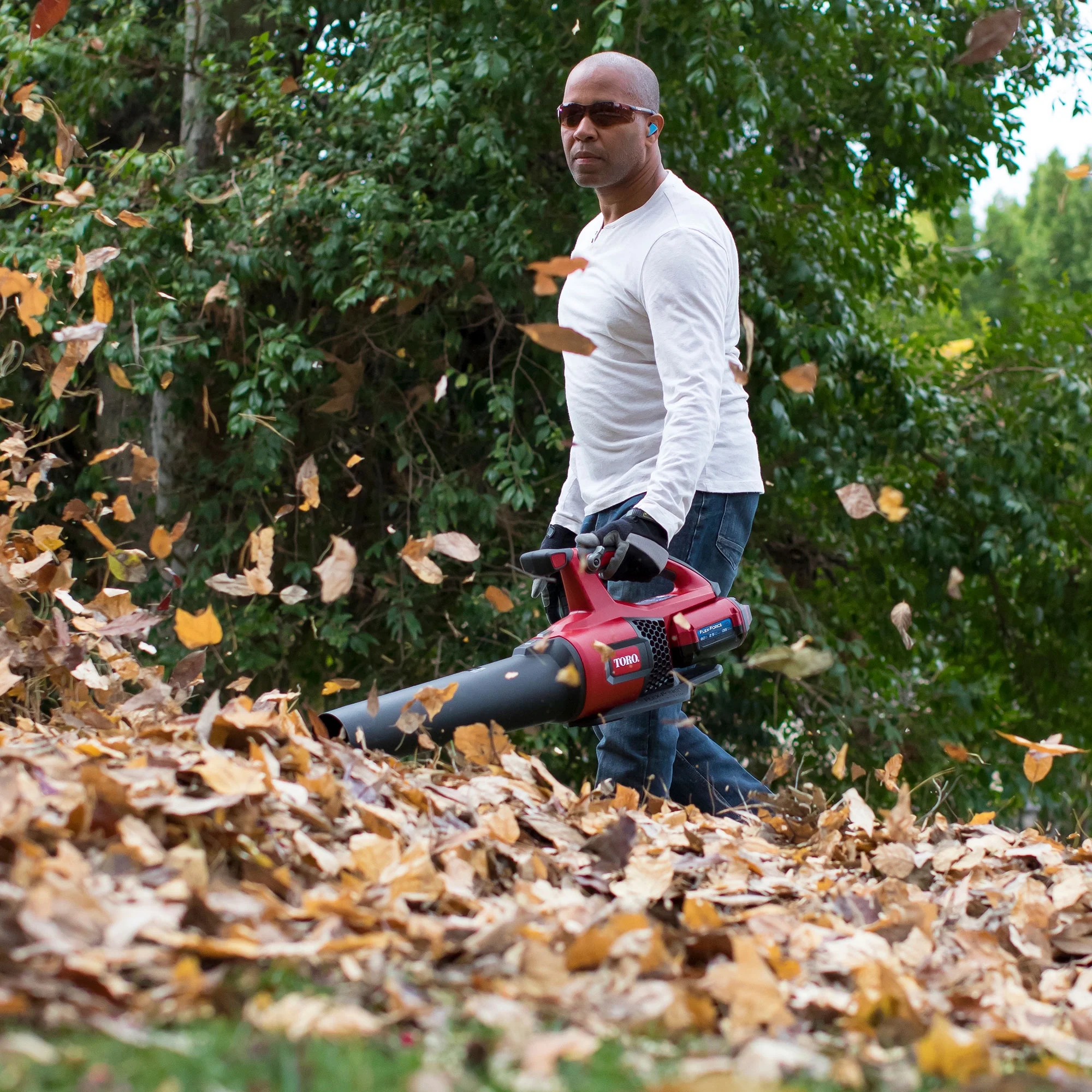 Toro Flex-Force 60V Max 2-Tool Combo Kit Leaf Blower & 13'' String Trimmer