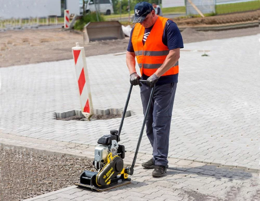 Bomag 11.8 Inch Single Direction Vibratory Plate - Honda Gx100 Engine