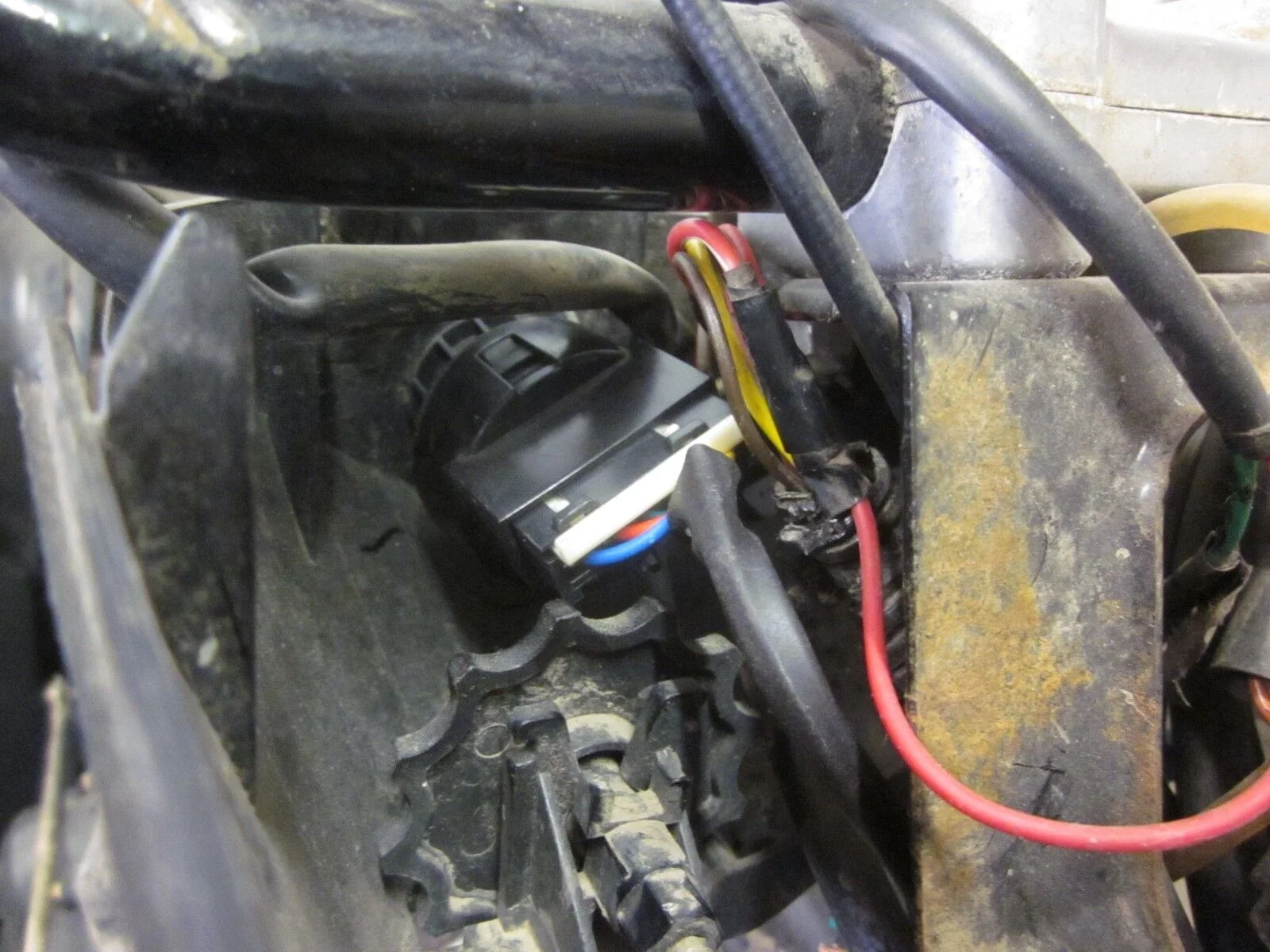 Pri Gardens Upside Down Tomato Planter (2 Pack) Hooks Included. Plants, fertilizer and soil not included.