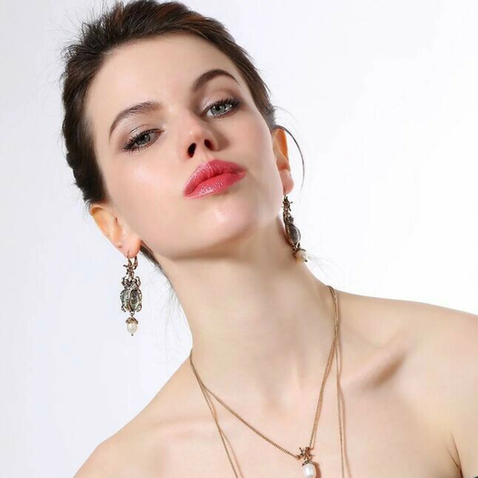 Retro Sparkly Pearl Beetle Earrings Female Personality Wild Pearl Earrings Unique Earring Gift