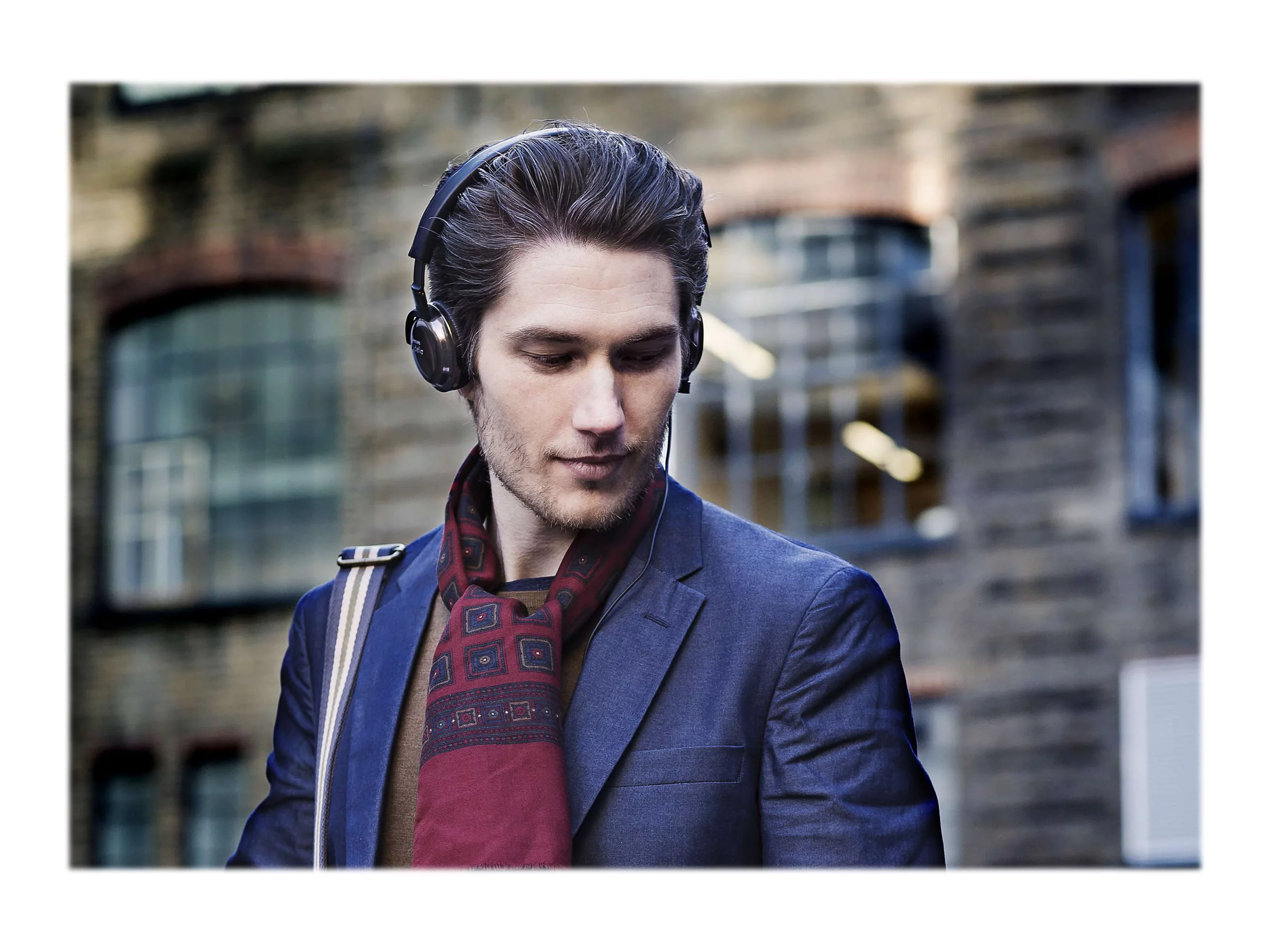 Philips Fidelio F1 - Headphones with mic - on-ear - wired - 3.5 mm jack - noise isolating - black