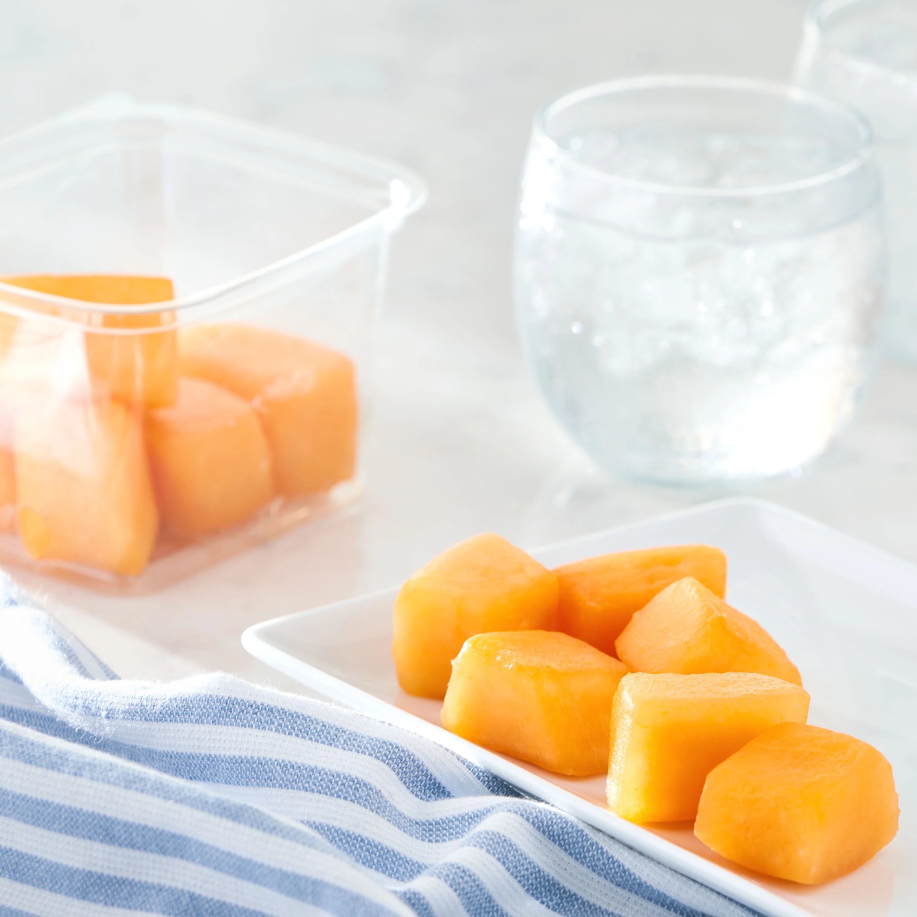 Freshness Guaranteed Cantaloupe, 10 oz