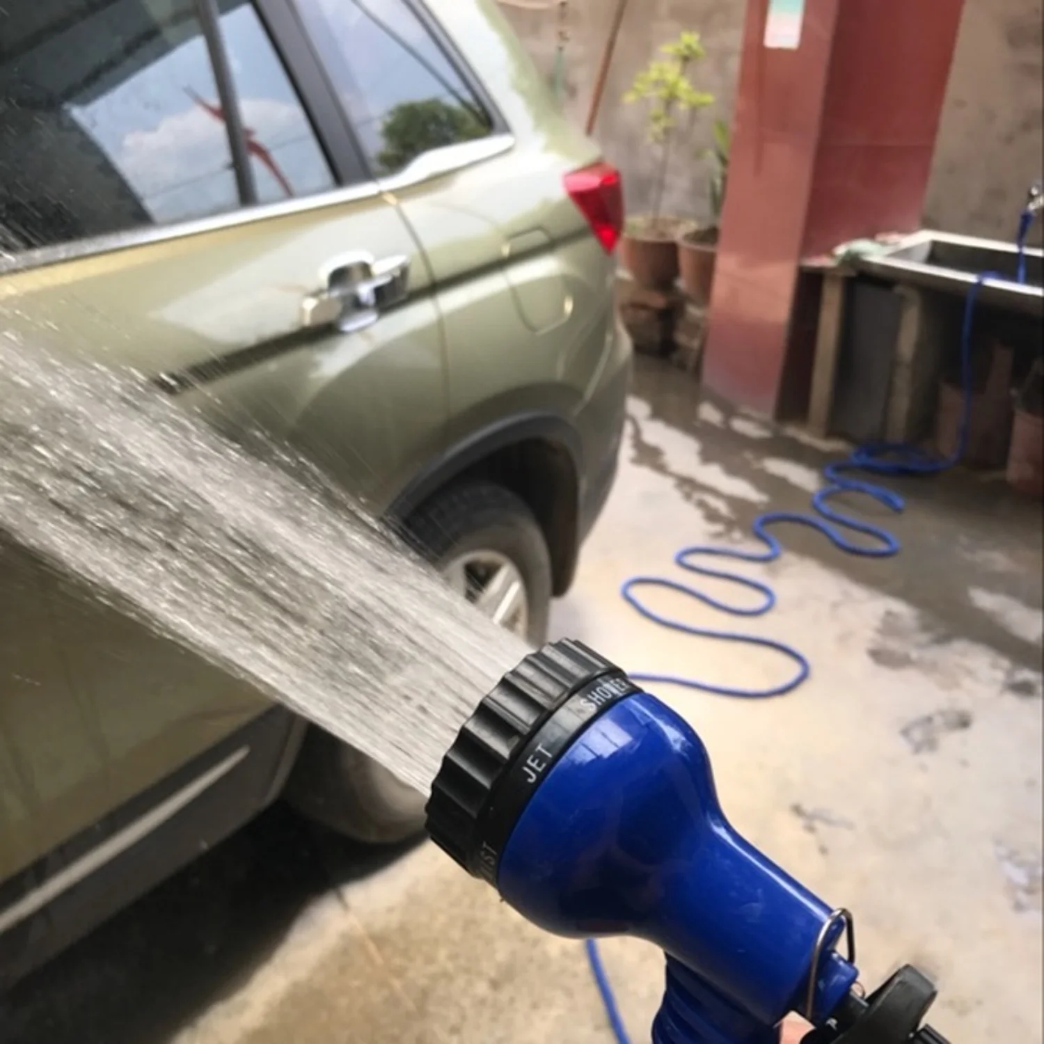 Expandable Hot Flexible Magic Garden Hose Reels Tube  Blue Green 25-50FT - Connect and Water Your Car with Ease!