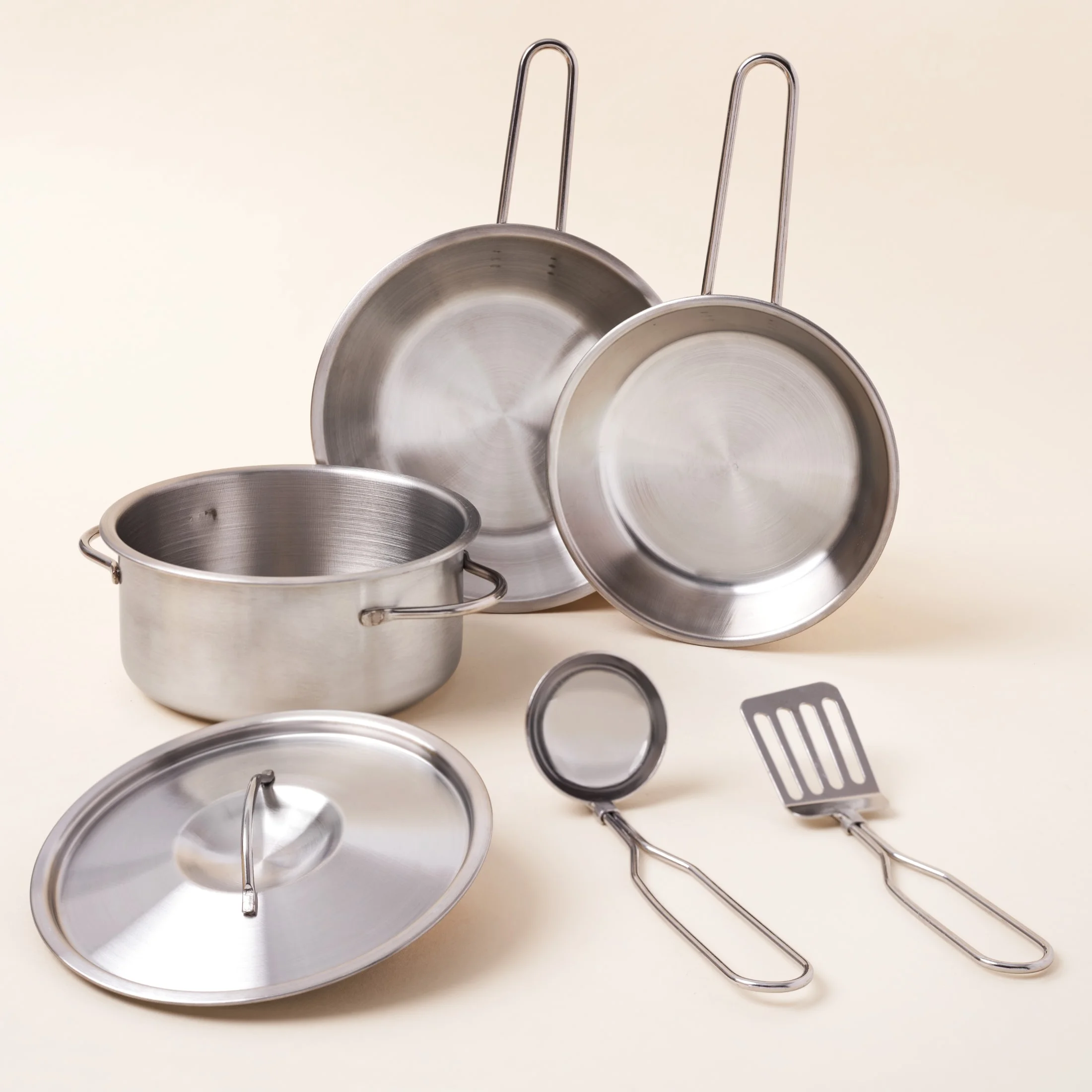 KidKraft Deluxe Cookware Metal Play Set with 11 Pieces of Play Food