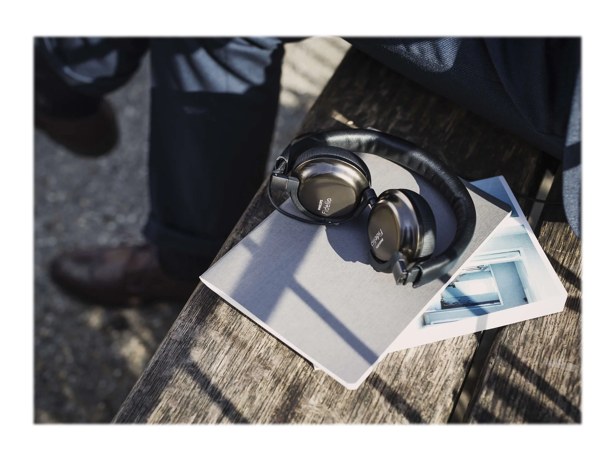 Philips Fidelio F1 - Headphones with mic - on-ear - wired - 3.5 mm jack - noise isolating - black