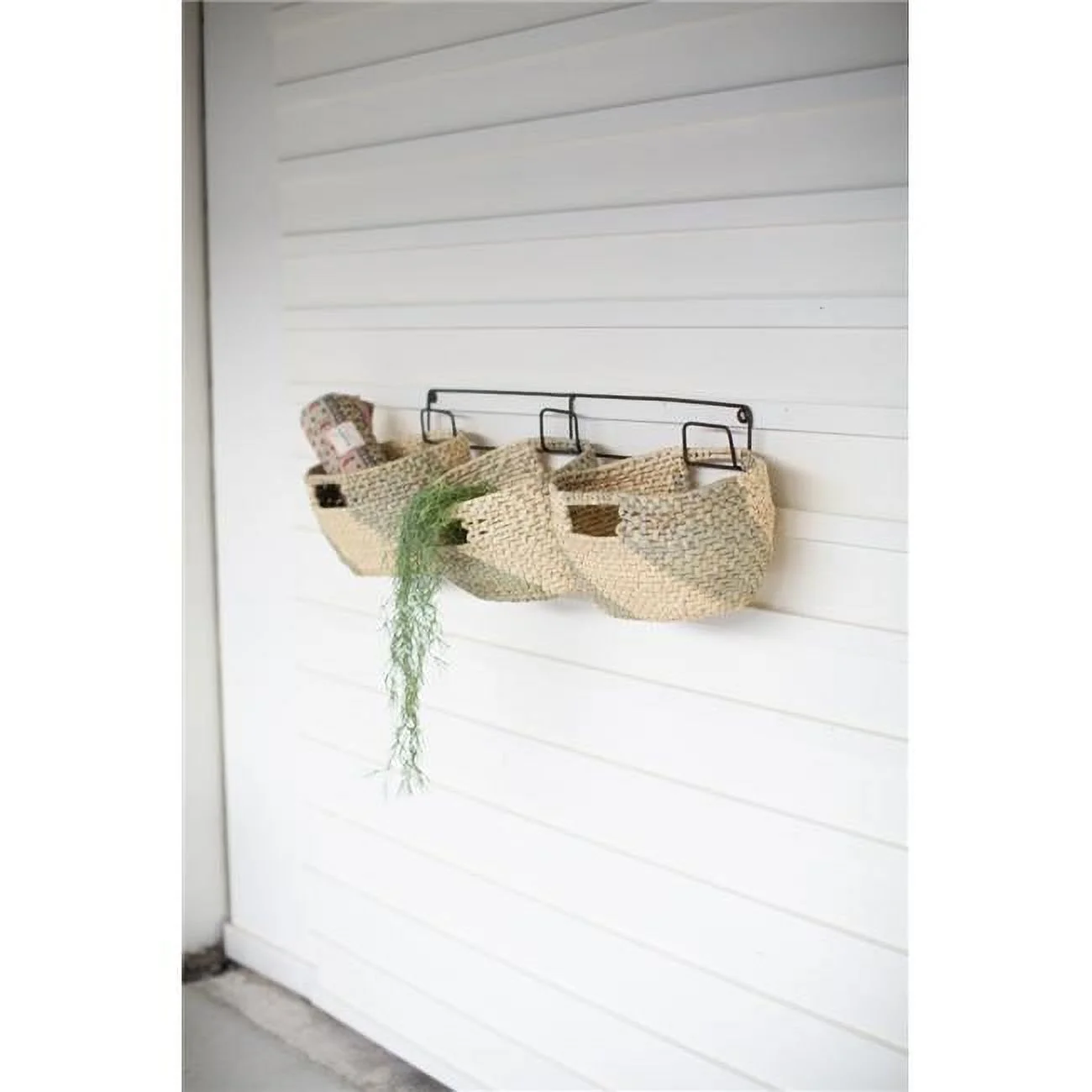 Kalalou A6121 11 x 43 x 12 in. Hanging Woven Seagrass Baskets on Recycle Metal Frame - Set of 3